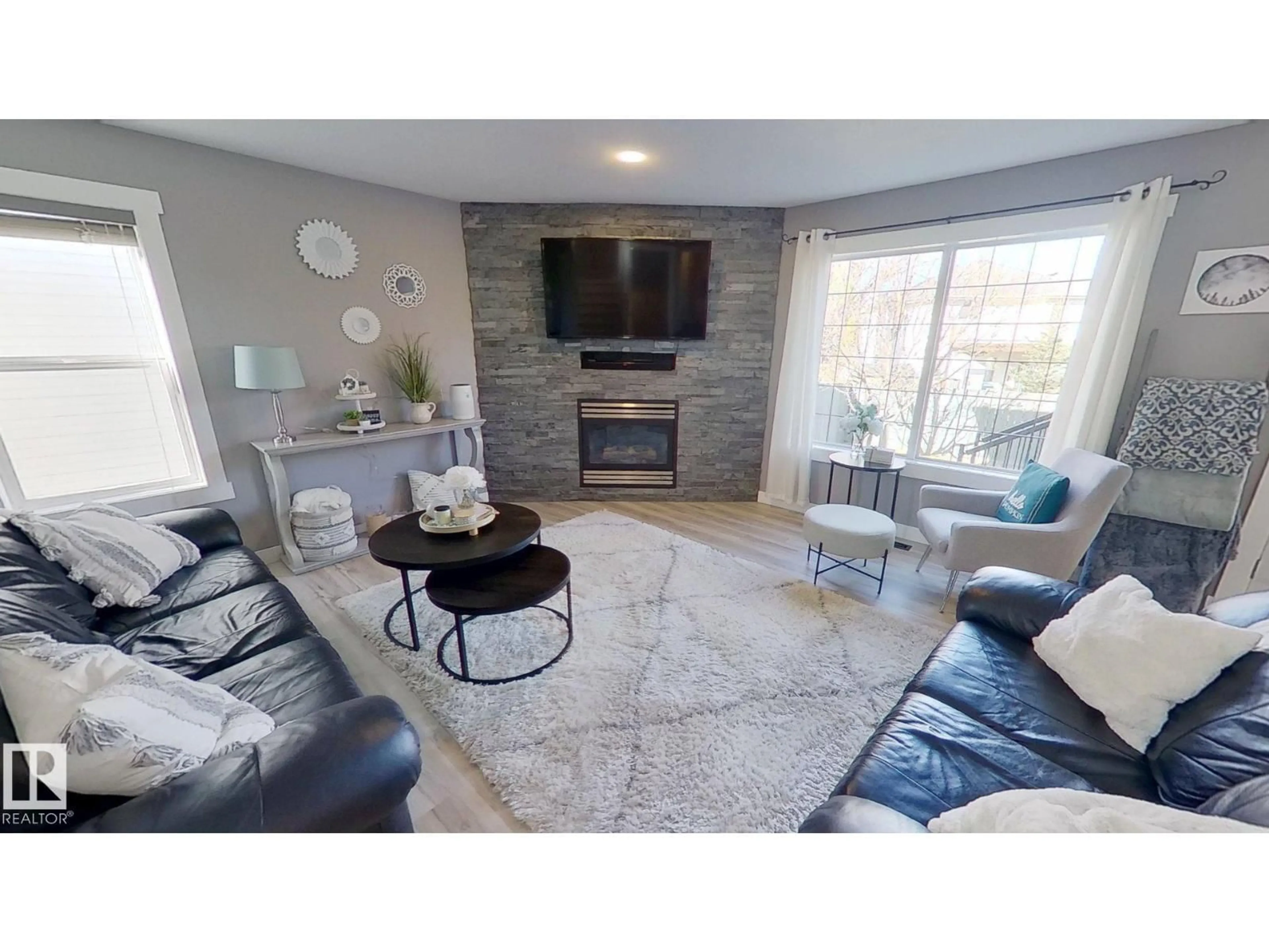 Living room with furniture, unknown for 447 DAVENPORT DR, Sherwood Park Alberta T8H2E5