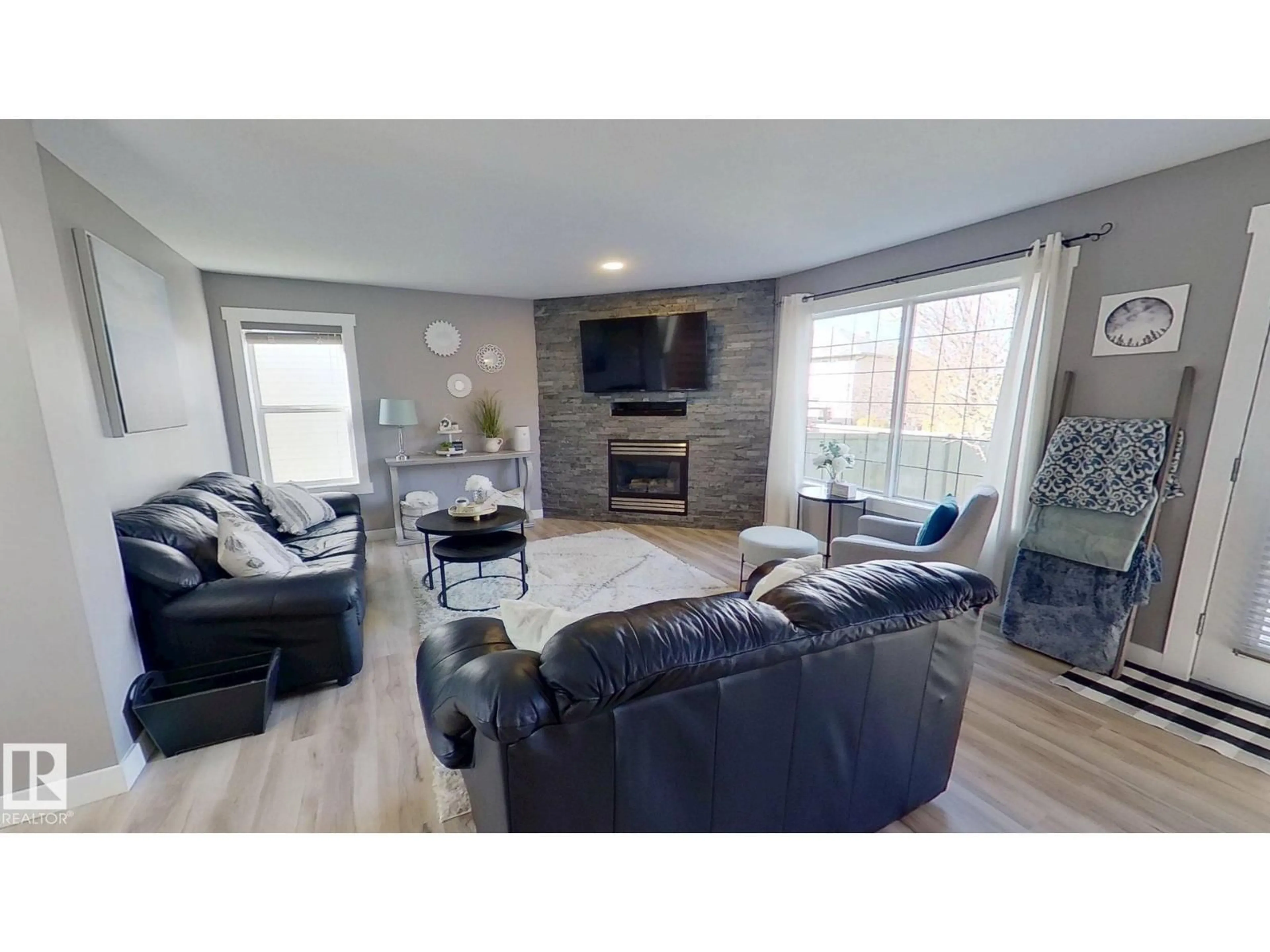 Living room with furniture, unknown for 447 DAVENPORT DR, Sherwood Park Alberta T8H2E5