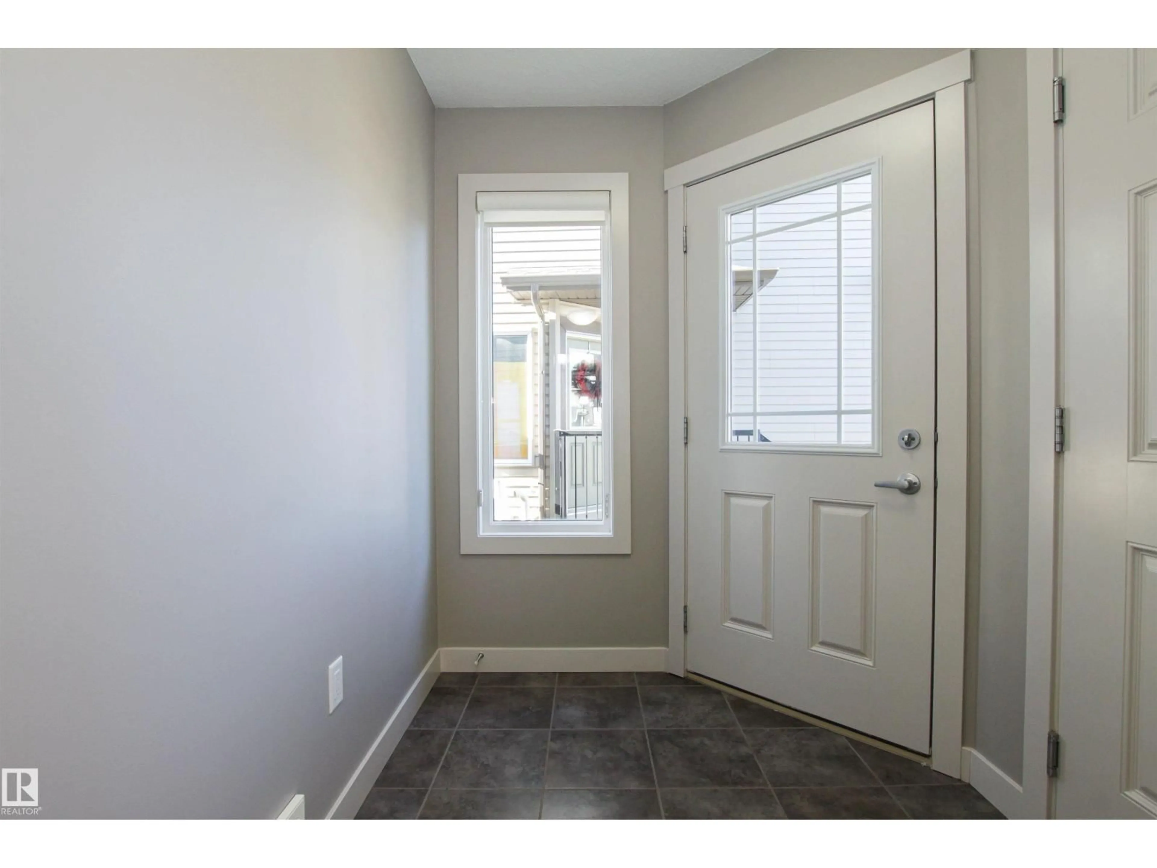 Indoor entryway for 125 ABBEY RD, Sherwood Park Alberta T8H0Z2