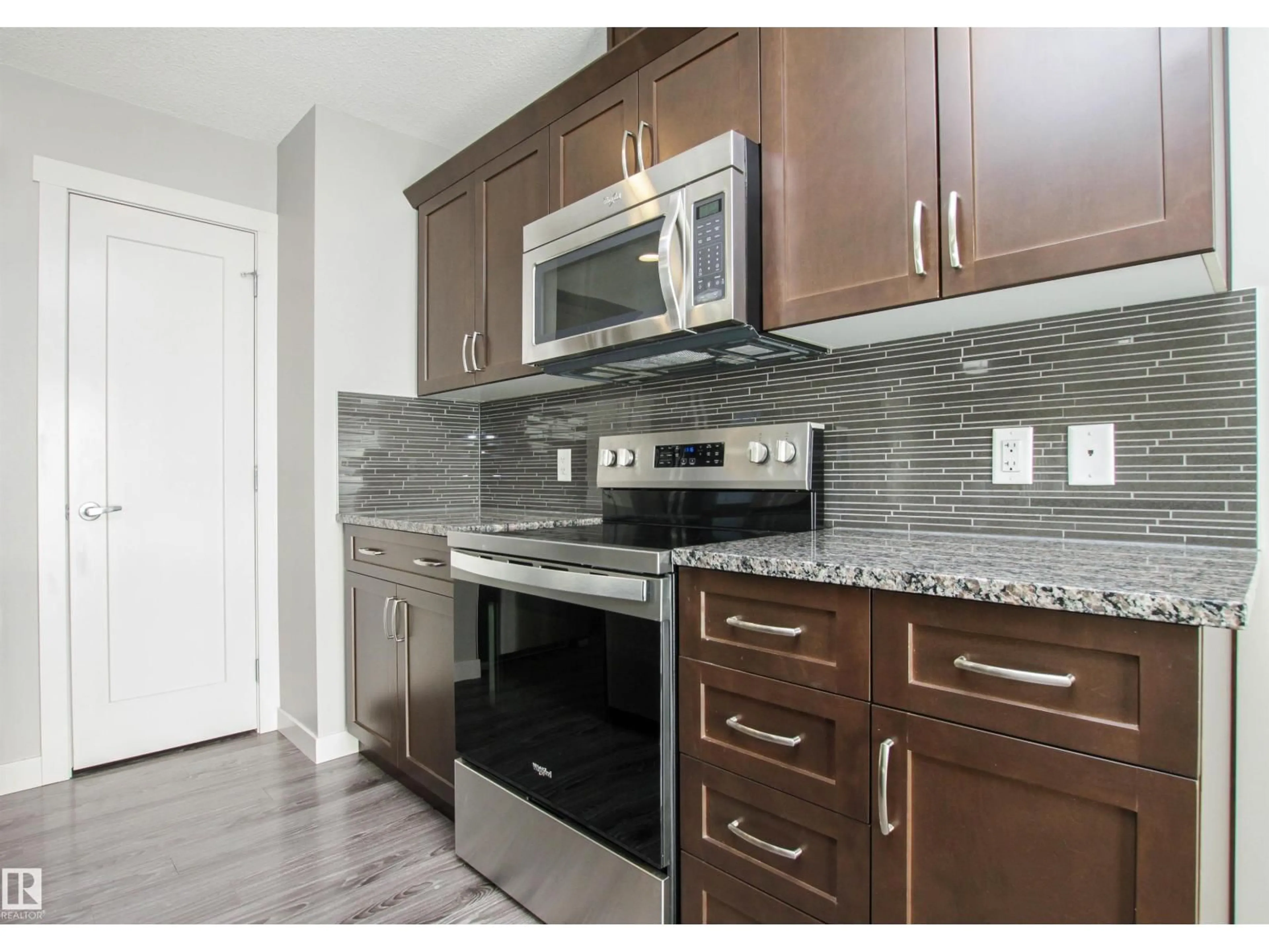Standard kitchen, ceramic/tile floor for 125 ABBEY RD, Sherwood Park Alberta T8H0Z2