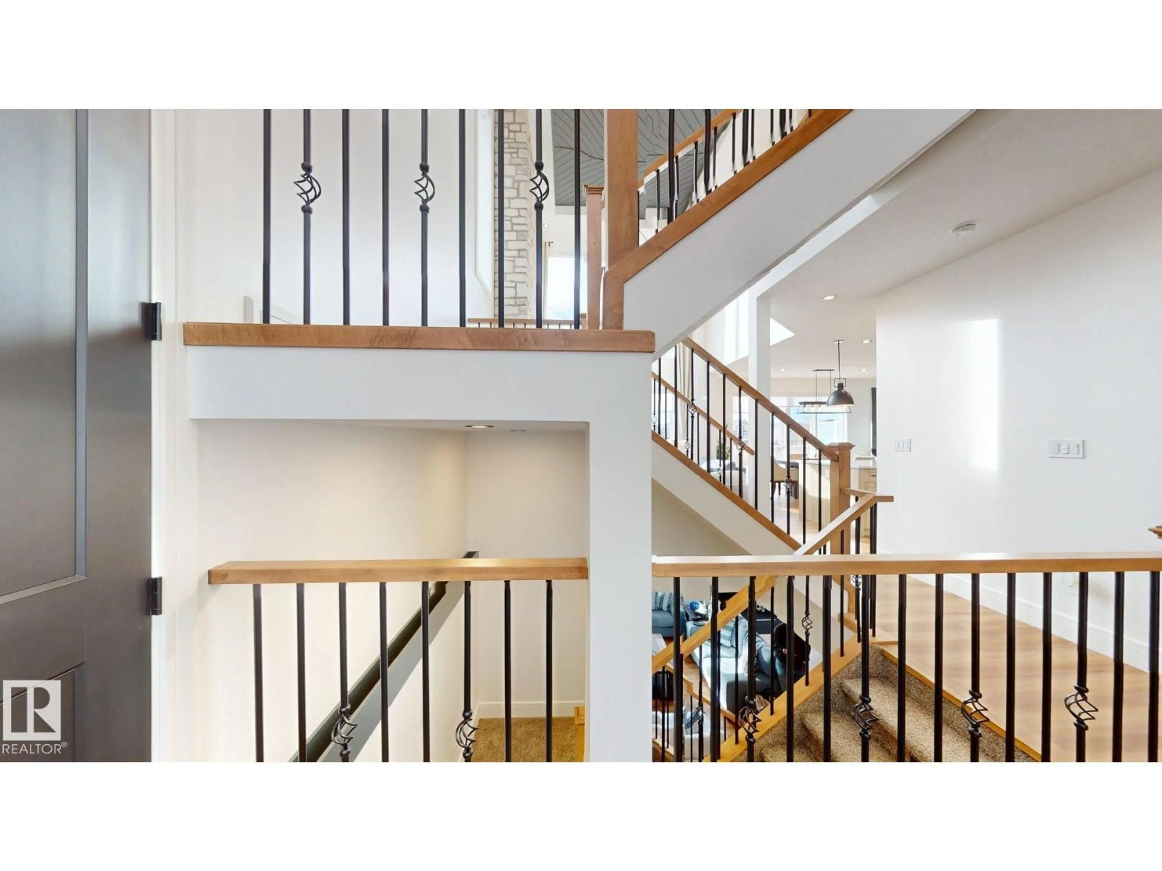 Stairs for 16615 32 AV, Edmonton Alberta T6W4R2