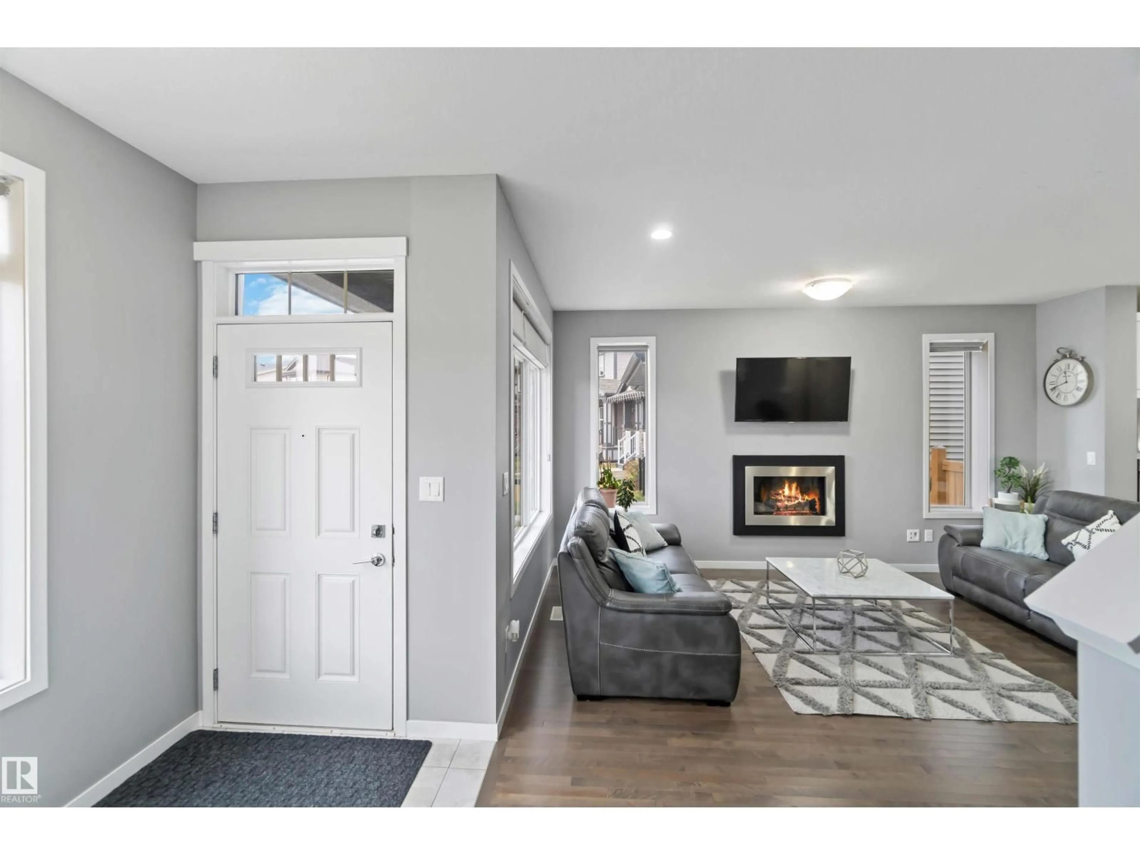 Indoor entryway for 17816 59 ST, Edmonton Alberta T5Y0W8