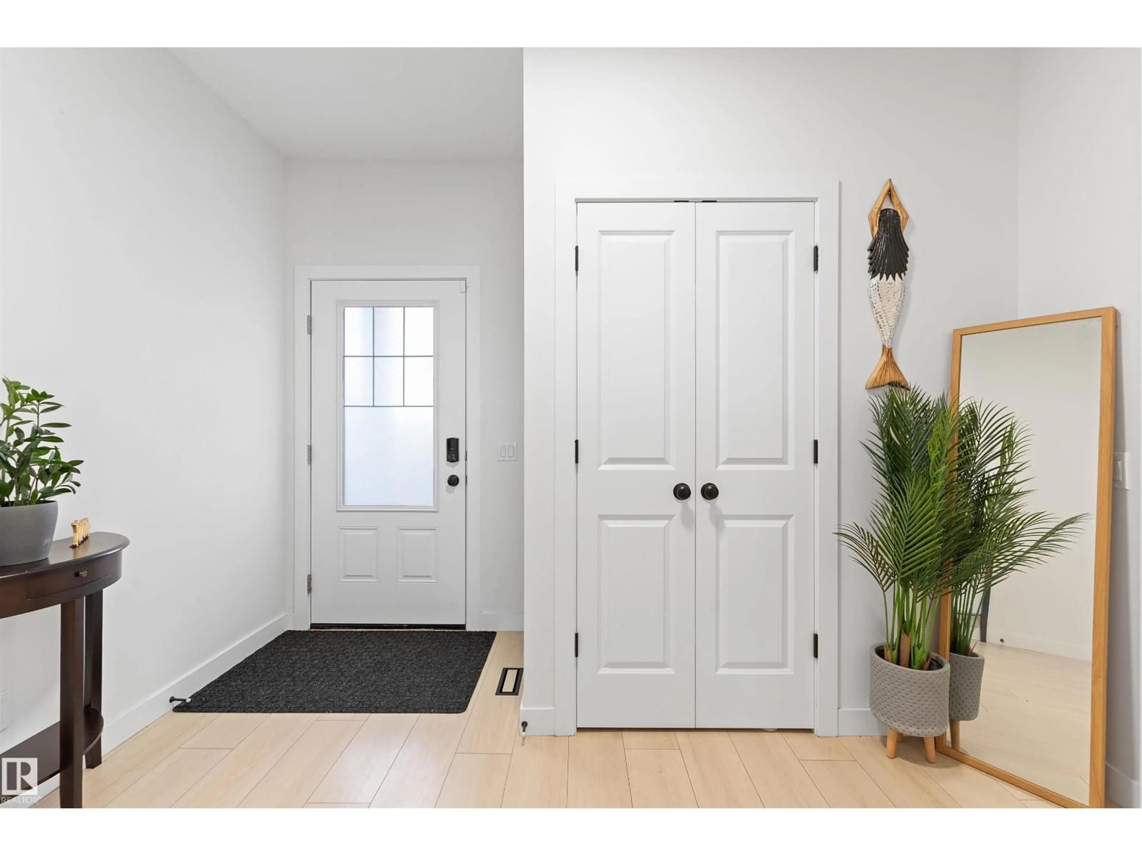 Indoor entryway for 3427 CRAIG LD, Edmonton Alberta T6W5B3