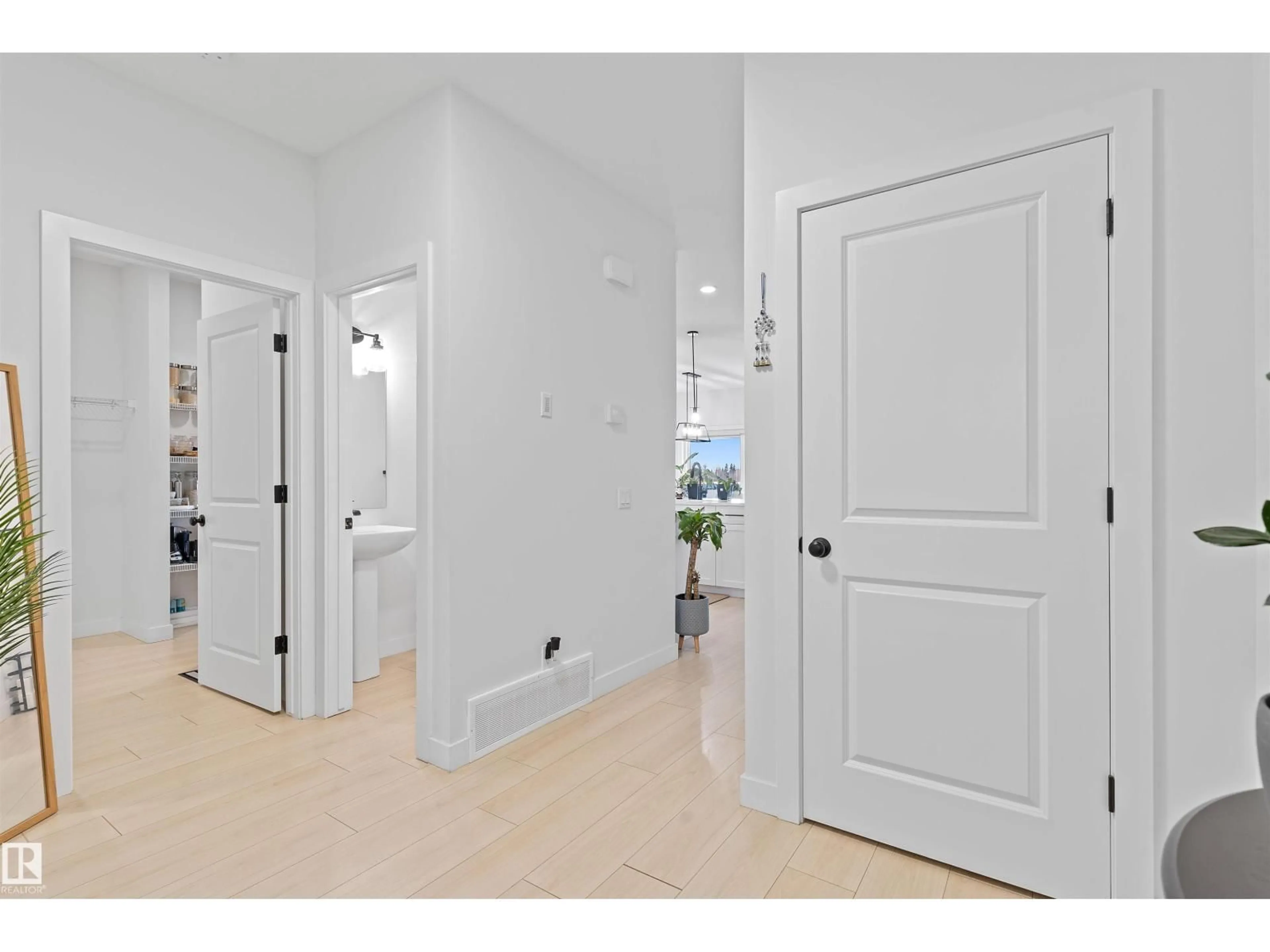 Indoor entryway for 3427 CRAIG LD, Edmonton Alberta T6W5B3