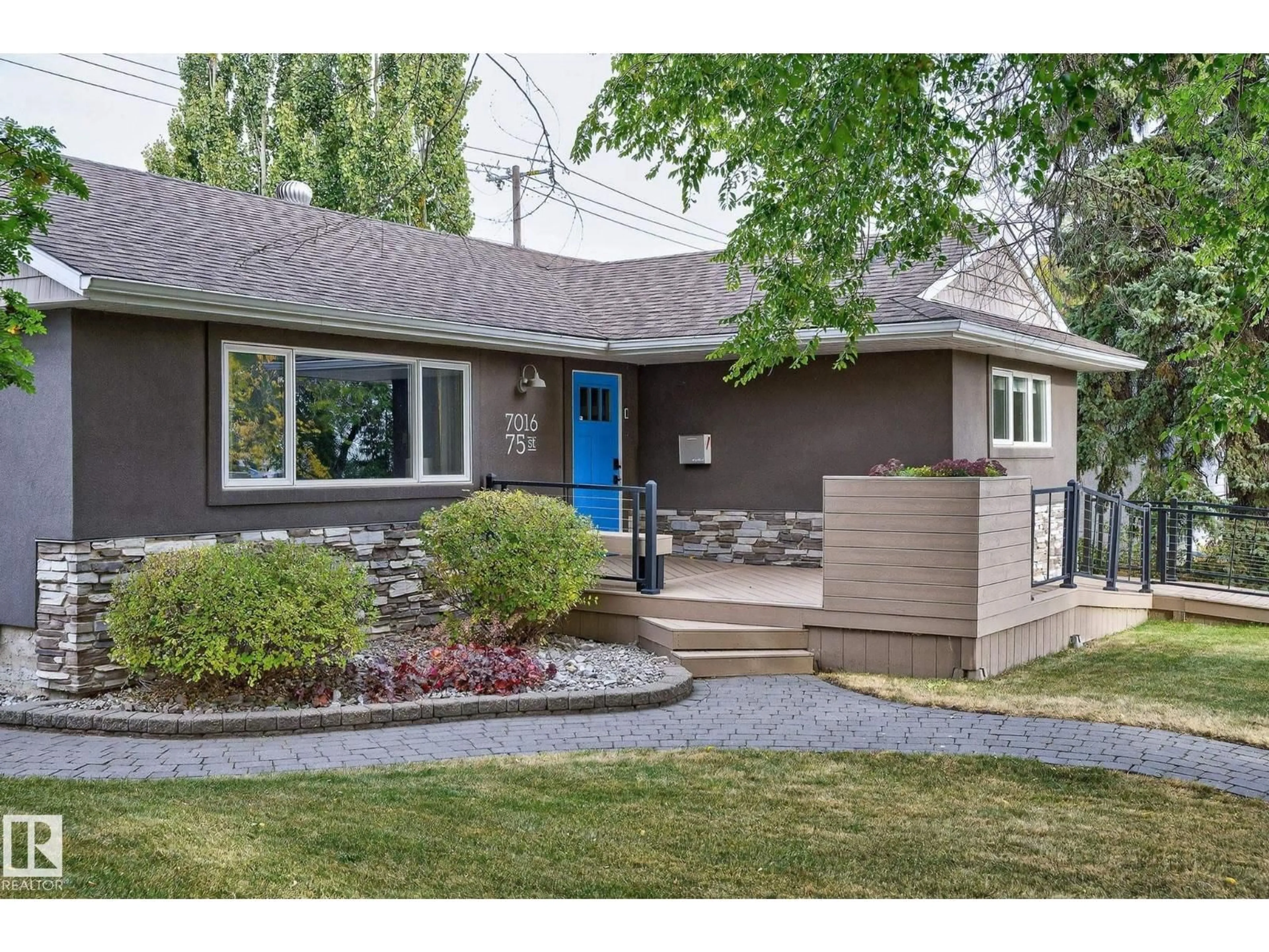 Home with vinyl exterior material, street for 7016 75 ST, Edmonton Alberta T6C2E7