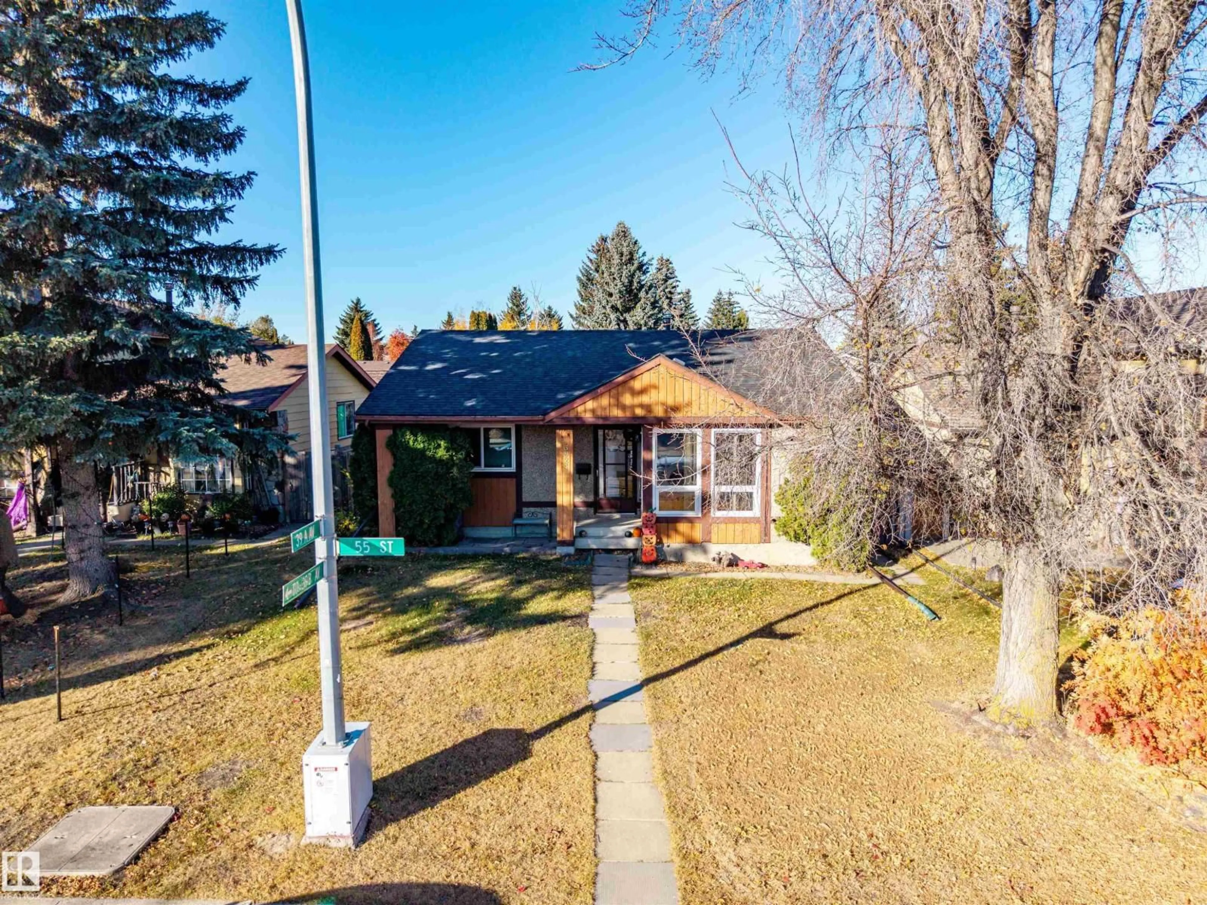 A pic from outside/outdoor area/front of a property/back of a property/a pic from drone, street for NW - 3924 55 ST, Edmonton Alberta T6L1C2
