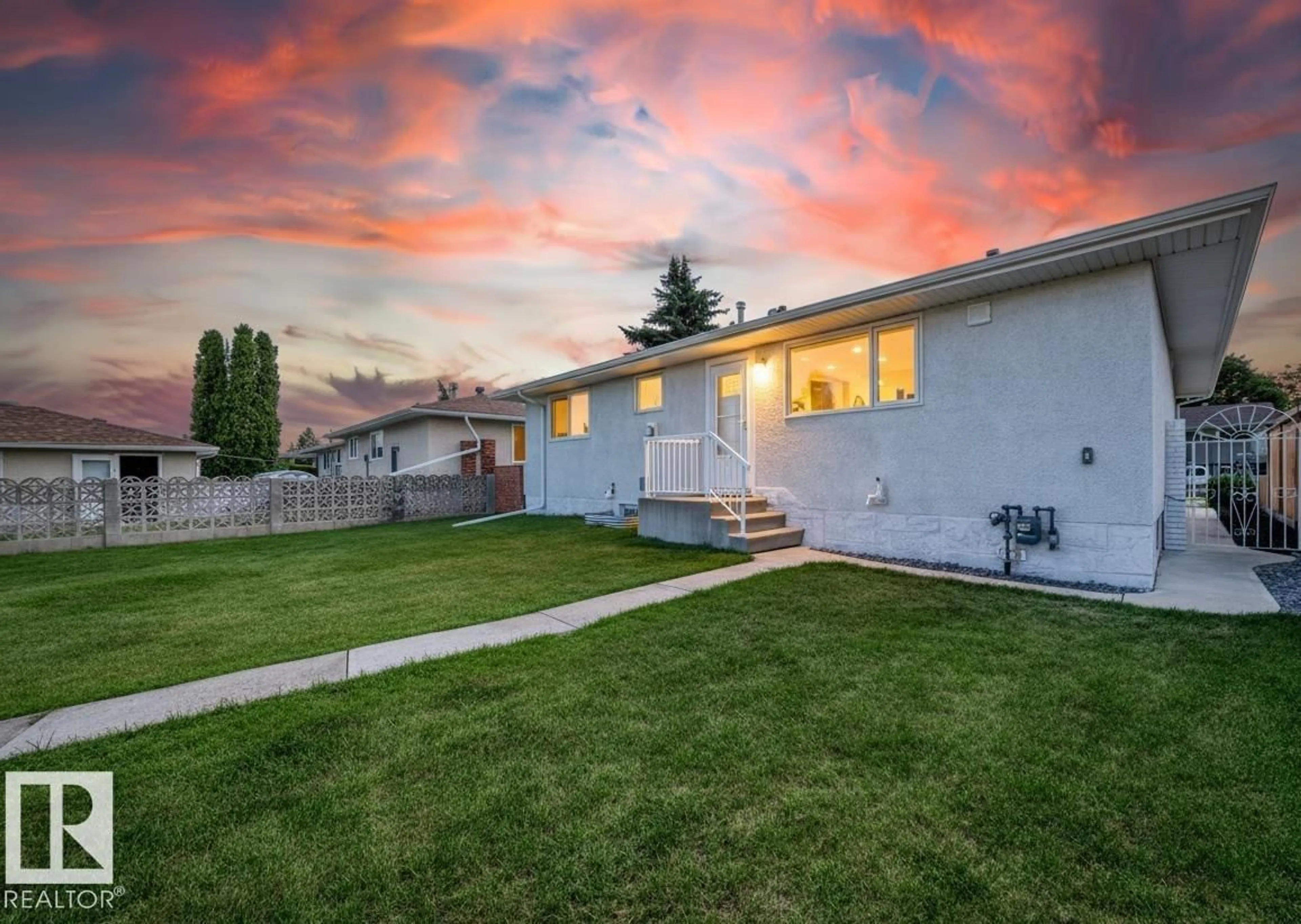 A pic from outside/outdoor area/front of a property/back of a property/a pic from drone, street for 15016 88 ST, Edmonton Alberta T5E5T5