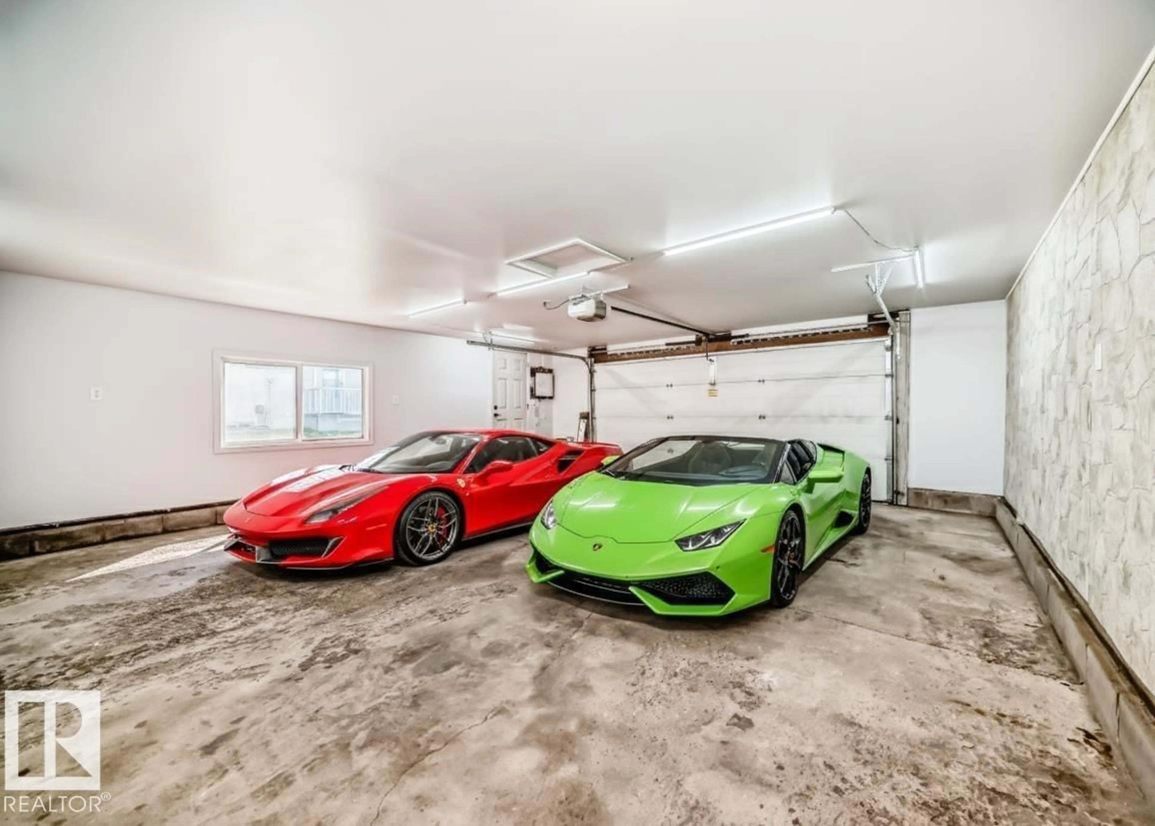 Indoor garage for 15016 88 ST, Edmonton Alberta T5E5T5