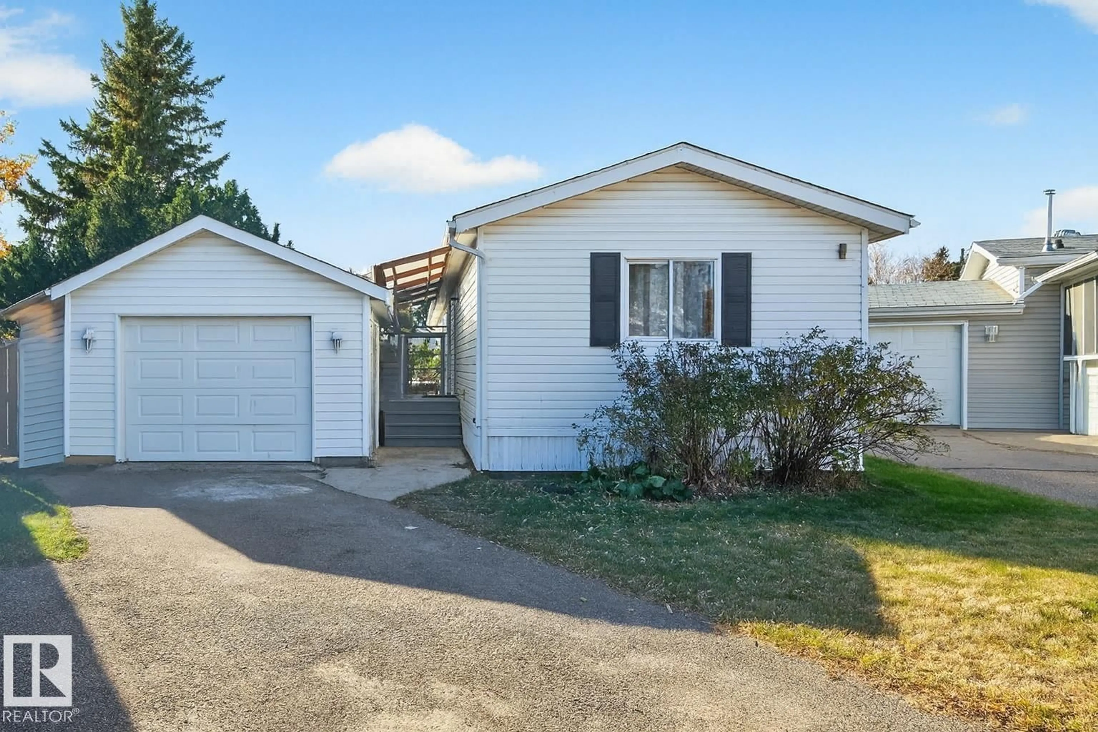 Home with vinyl exterior material, street for 1226 WEST VIEW RI, Edmonton Alberta T5S1T6