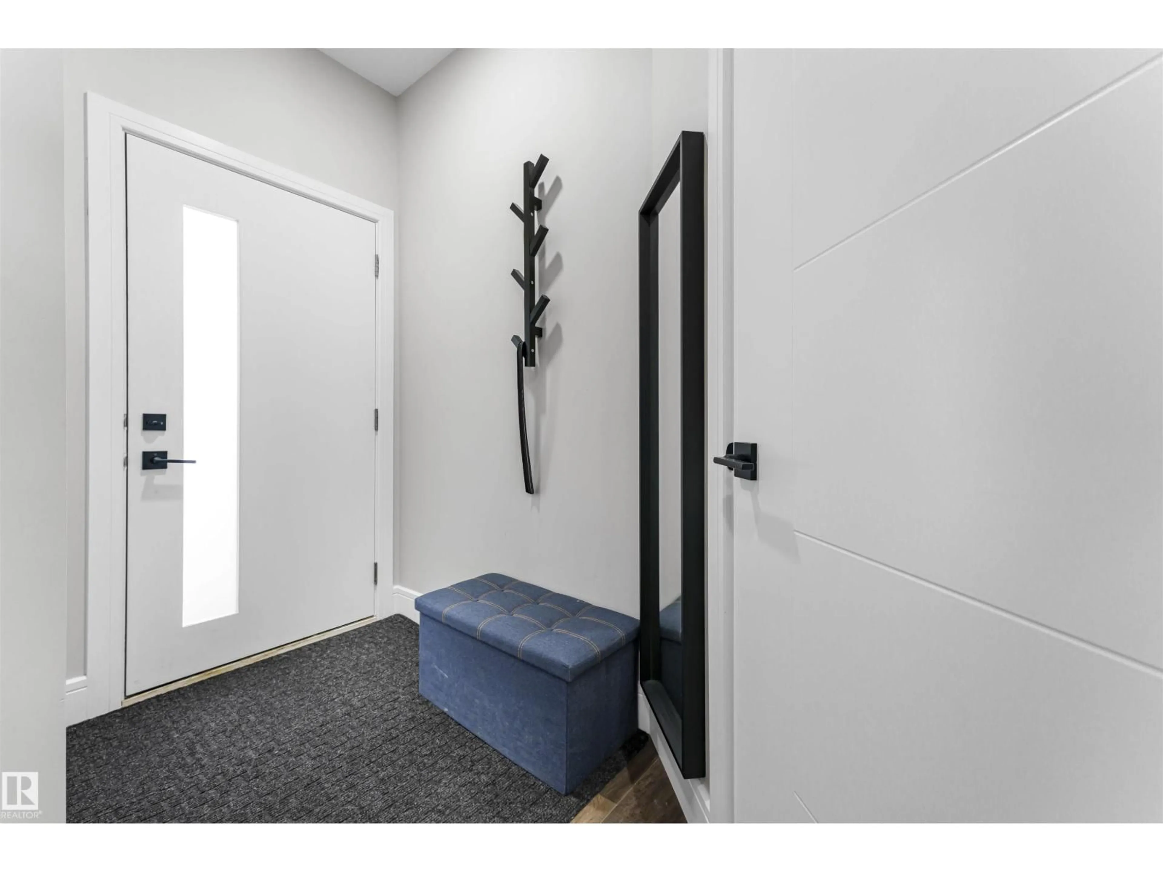 Indoor entryway for 431 42 ST, Edmonton Alberta T6X2L7