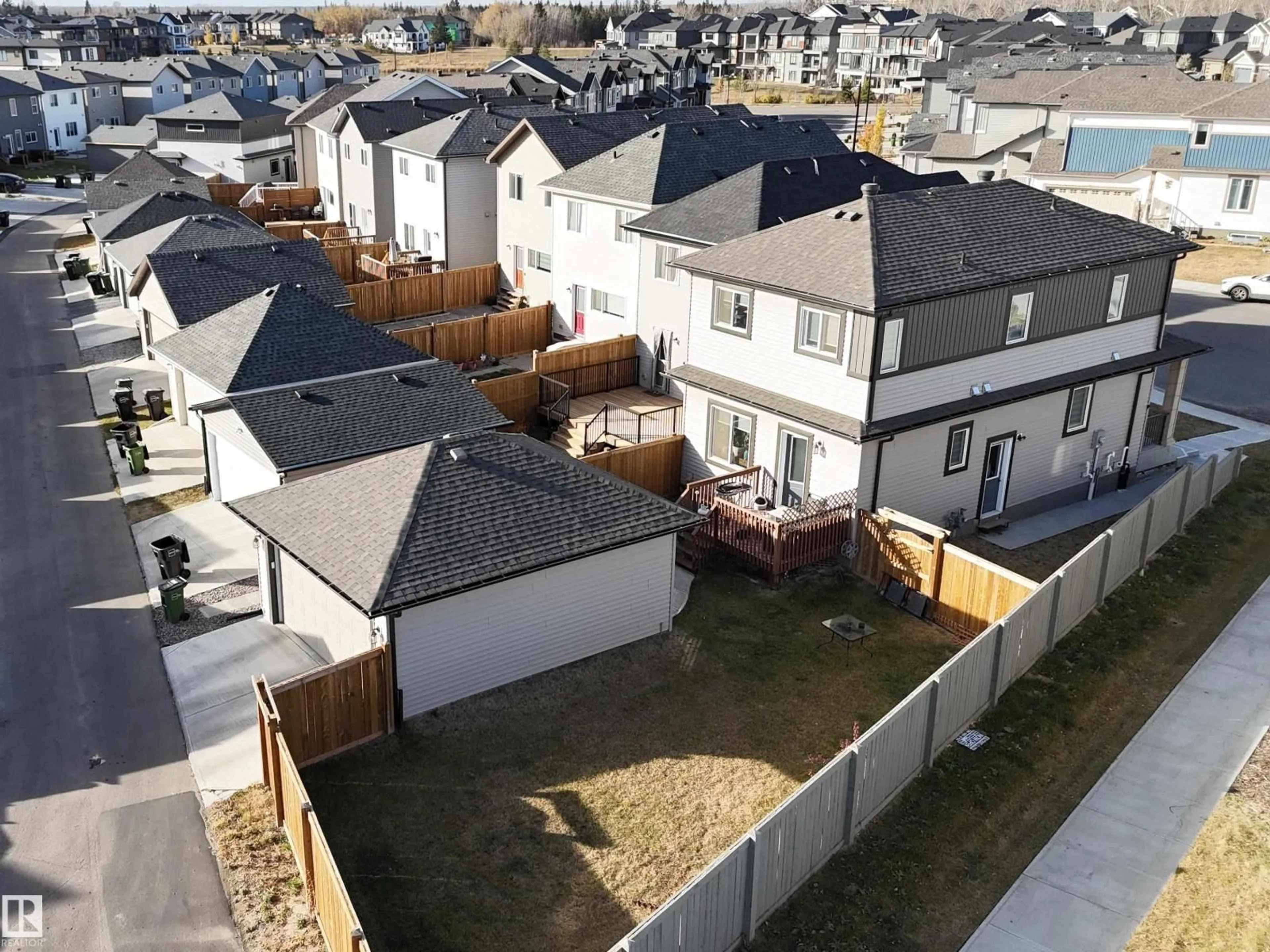A pic from outside/outdoor area/front of a property/back of a property/a pic from drone, unknown for 5760 CAUTLEY CR, Edmonton Alberta T6W4X8