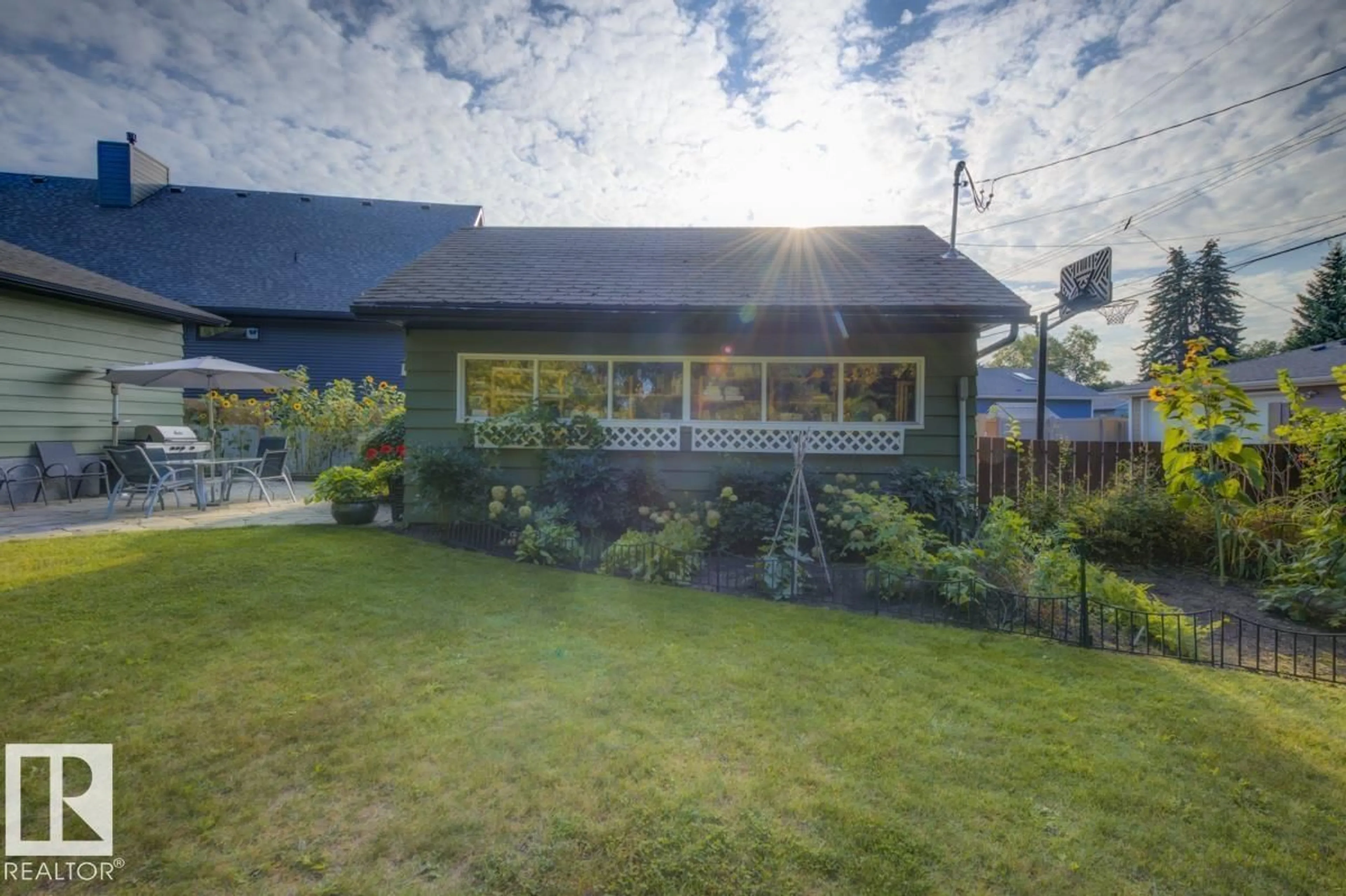 A pic from outside/outdoor area/front of a property/back of a property/a pic from drone, unknown for 14623 89A AV, Edmonton Alberta T5R4S9