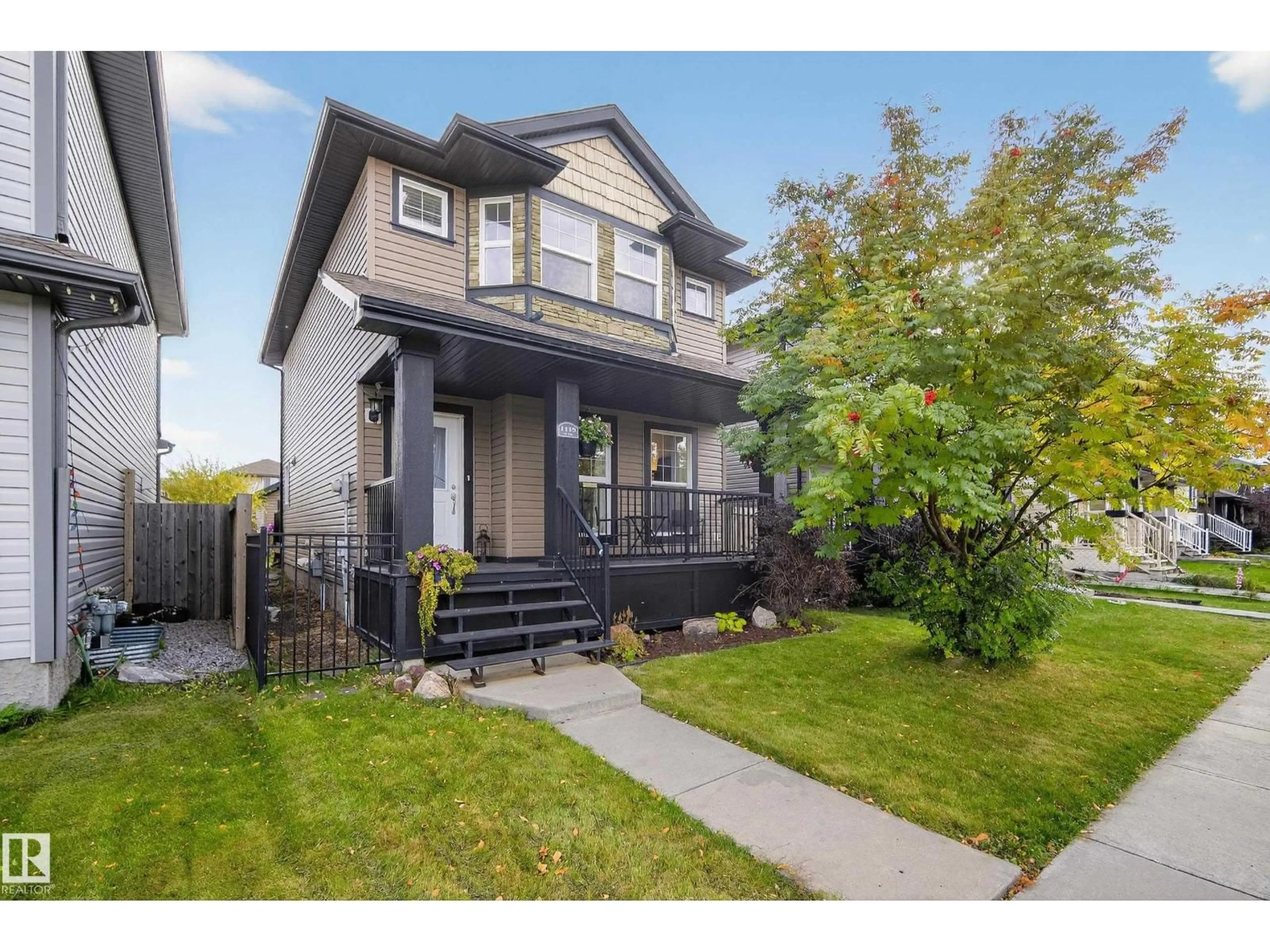 Home with vinyl exterior material, street for 1119 36 AV, Edmonton Alberta T6T0E9
