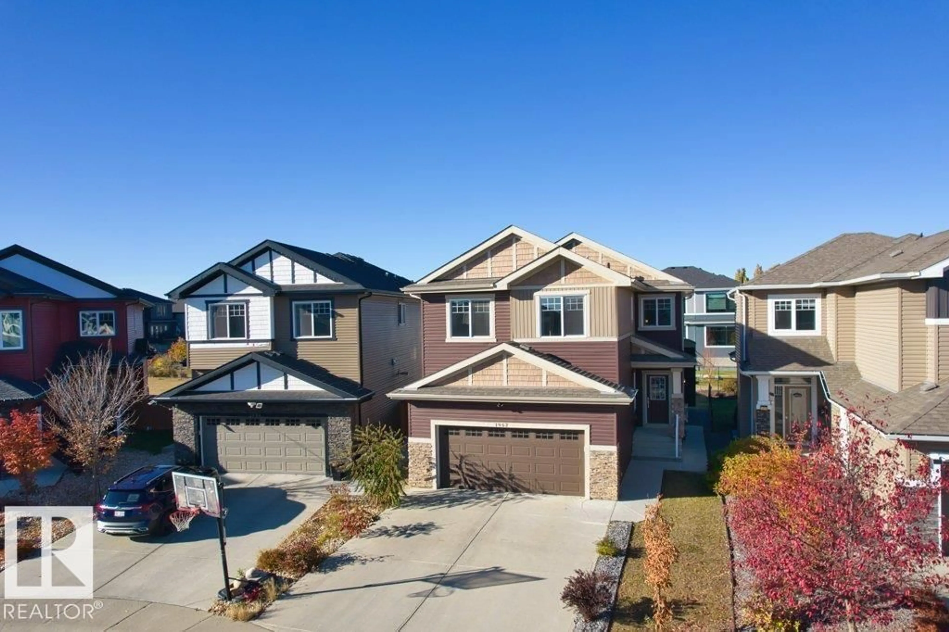 A pic from outside/outdoor area/front of a property/back of a property/a pic from drone, street for SW - 1952 ADAMSON TC, Edmonton Alberta T6W2N7