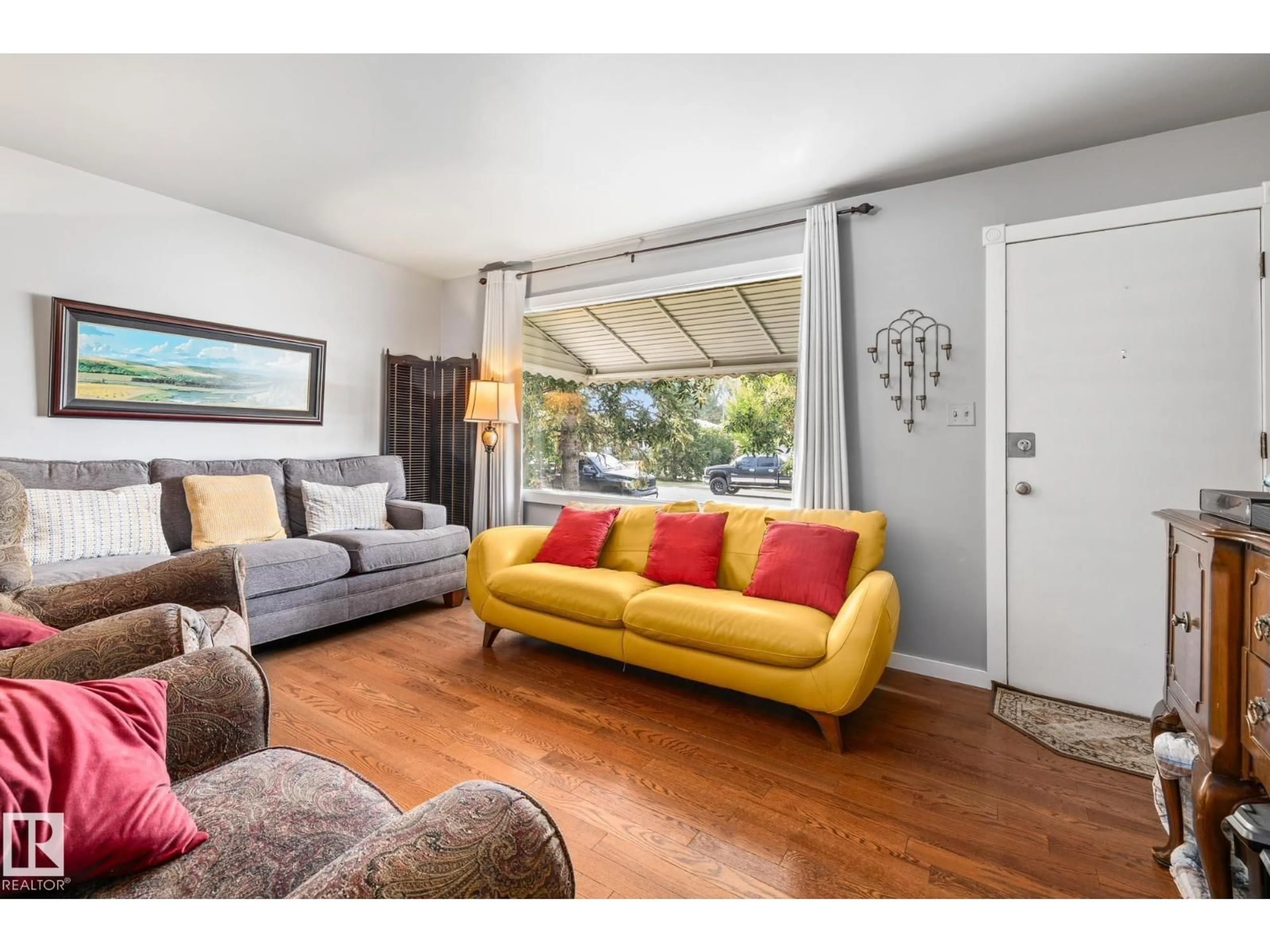 Living room with furniture, unknown for NW - 9135 155 ST, Edmonton Alberta T5R1W6