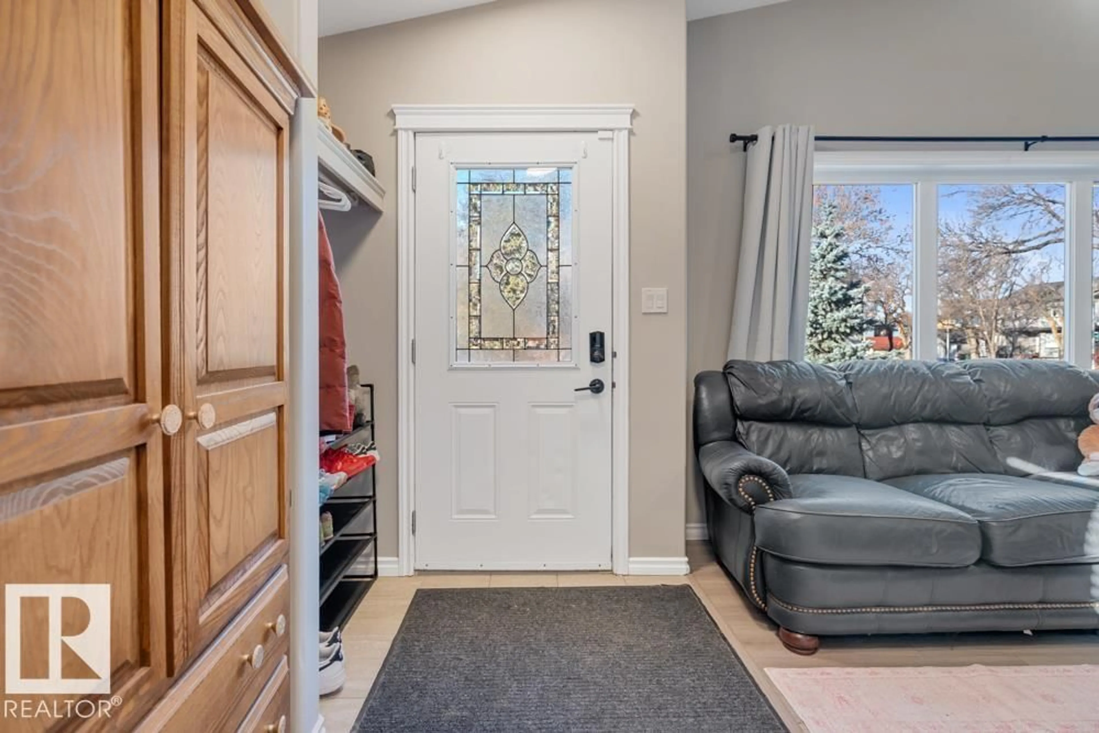 Indoor entryway for NW - 12135 & 12137 124 ST, Edmonton Alberta T5N0N1