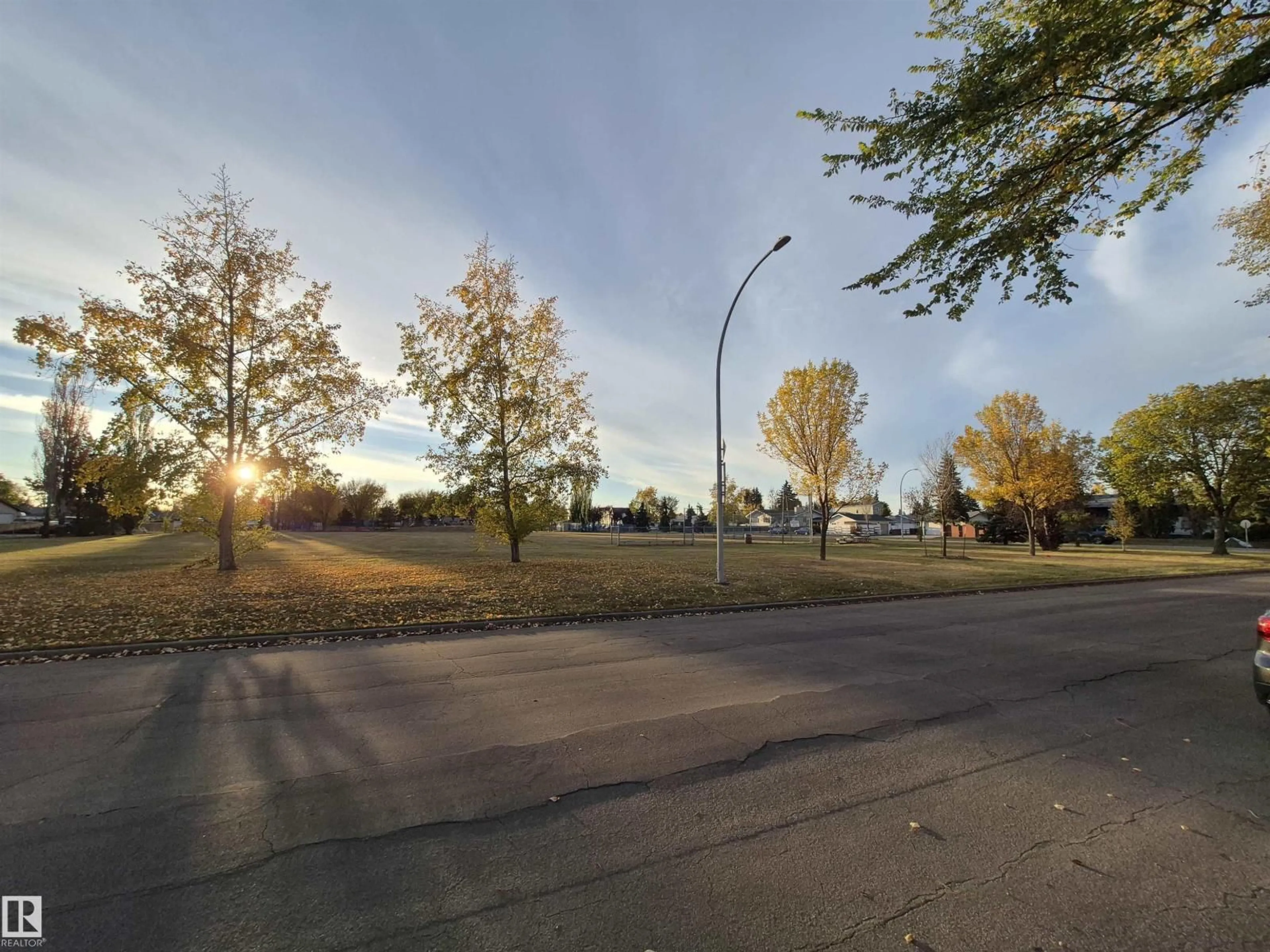 Blurry image for NW - 9531 158 ST, Edmonton Alberta T5P2W6