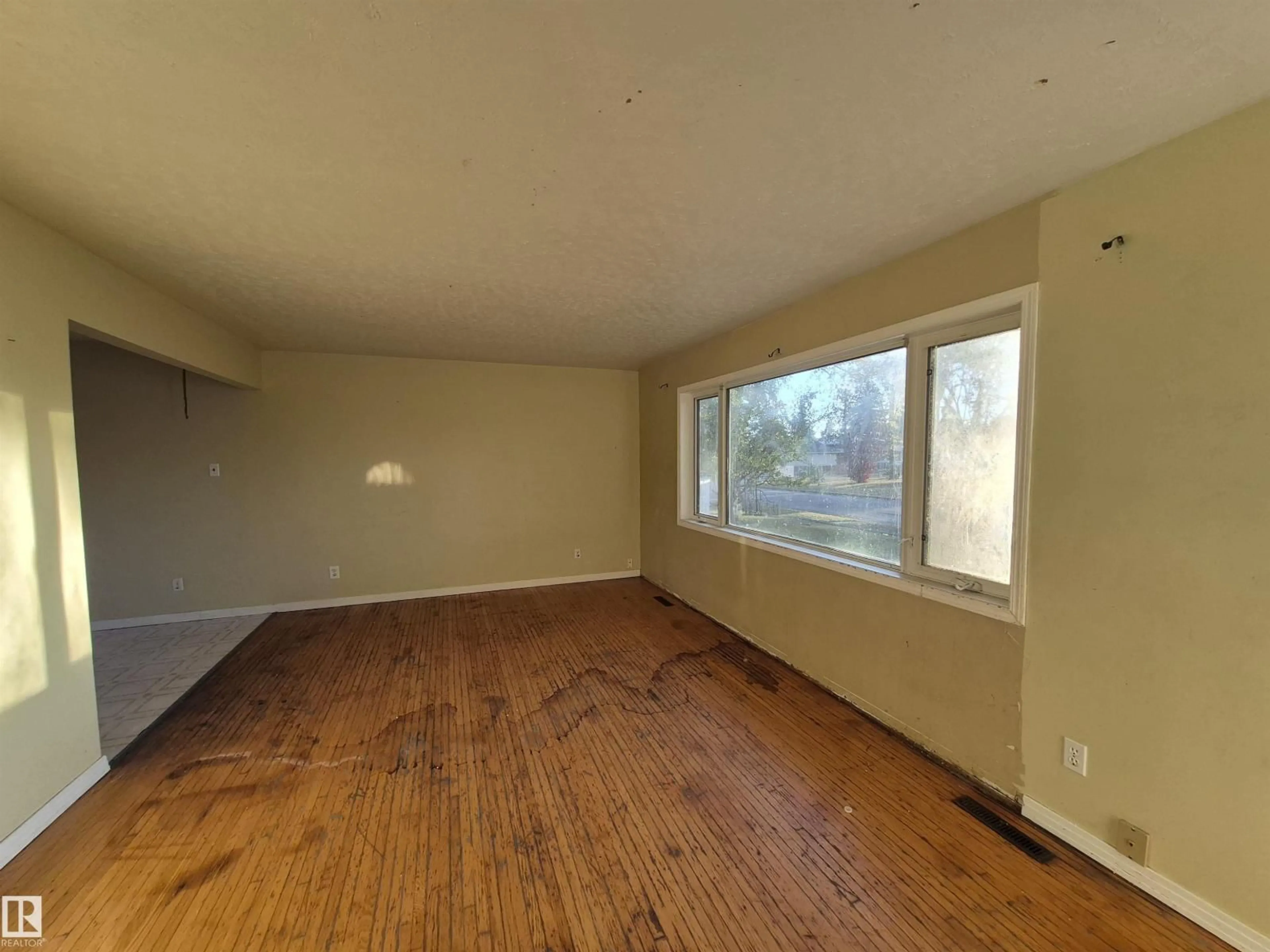 A pic of a room for NW - 9531 158 ST, Edmonton Alberta T5P2W6