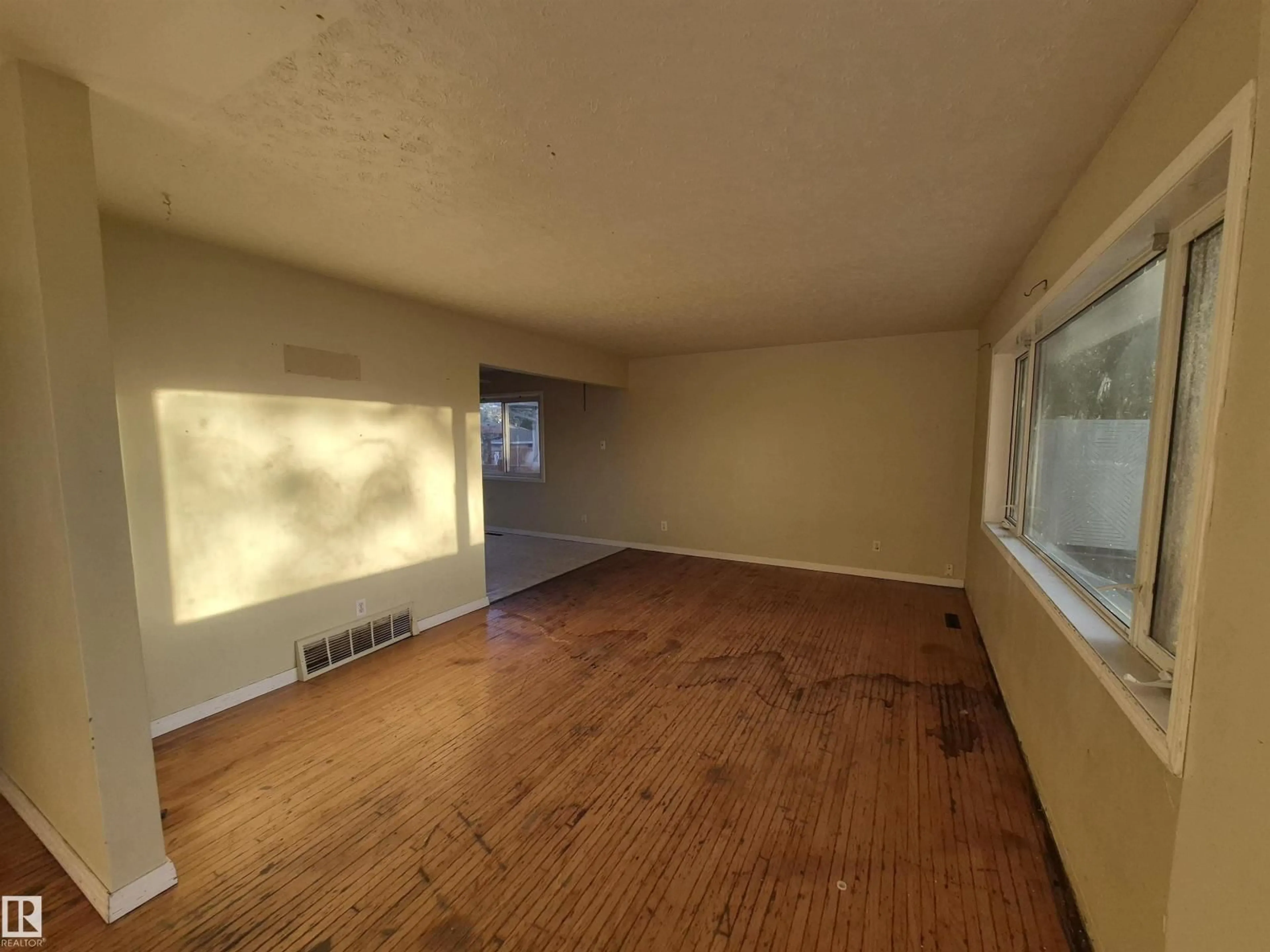 A pic of a room for NW - 9531 158 ST, Edmonton Alberta T5P2W6