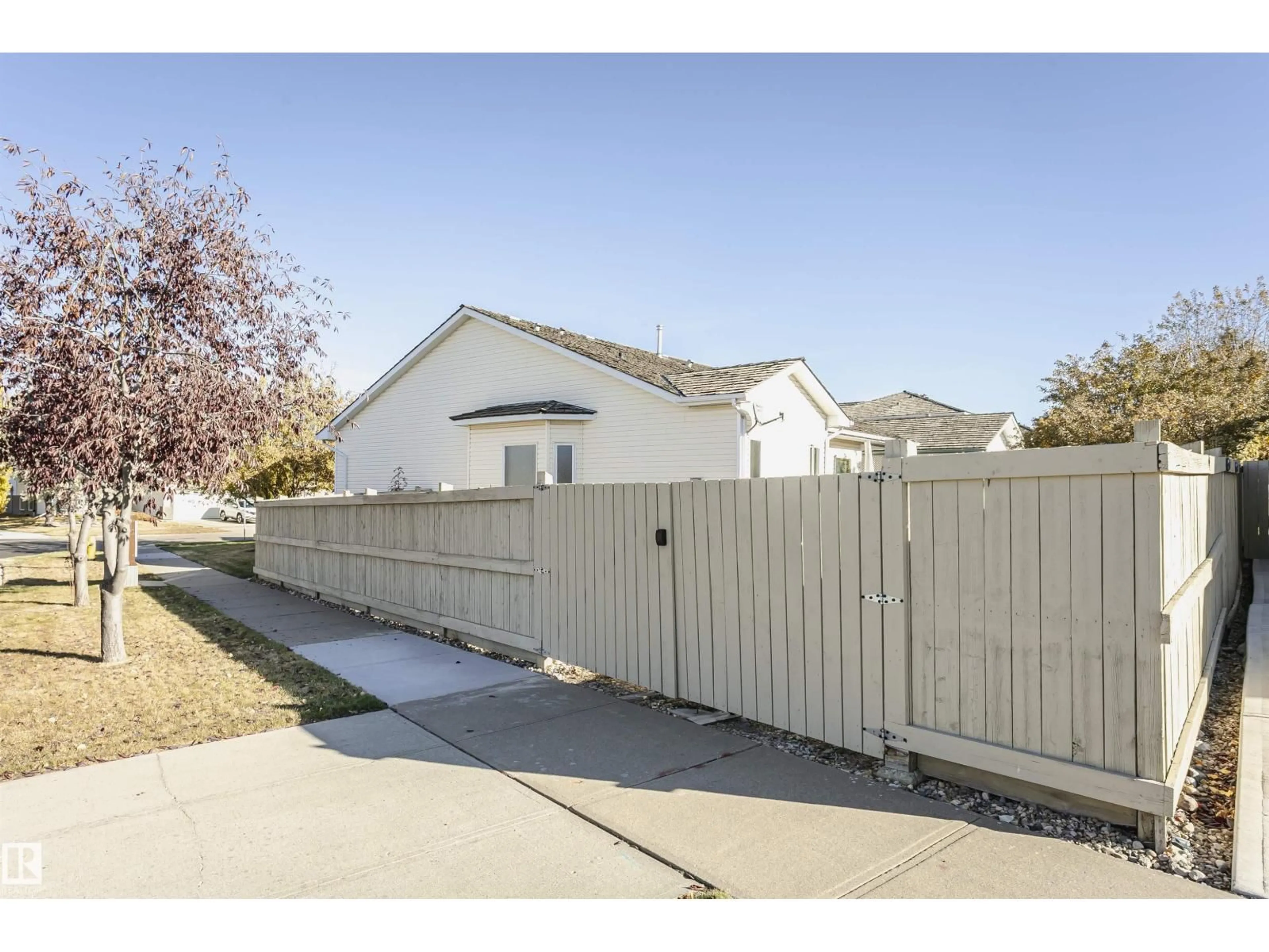 A pic from outside/outdoor area/front of a property/back of a property/a pic from drone, street for 121 REGAL, Sherwood Park Alberta T8A5X9