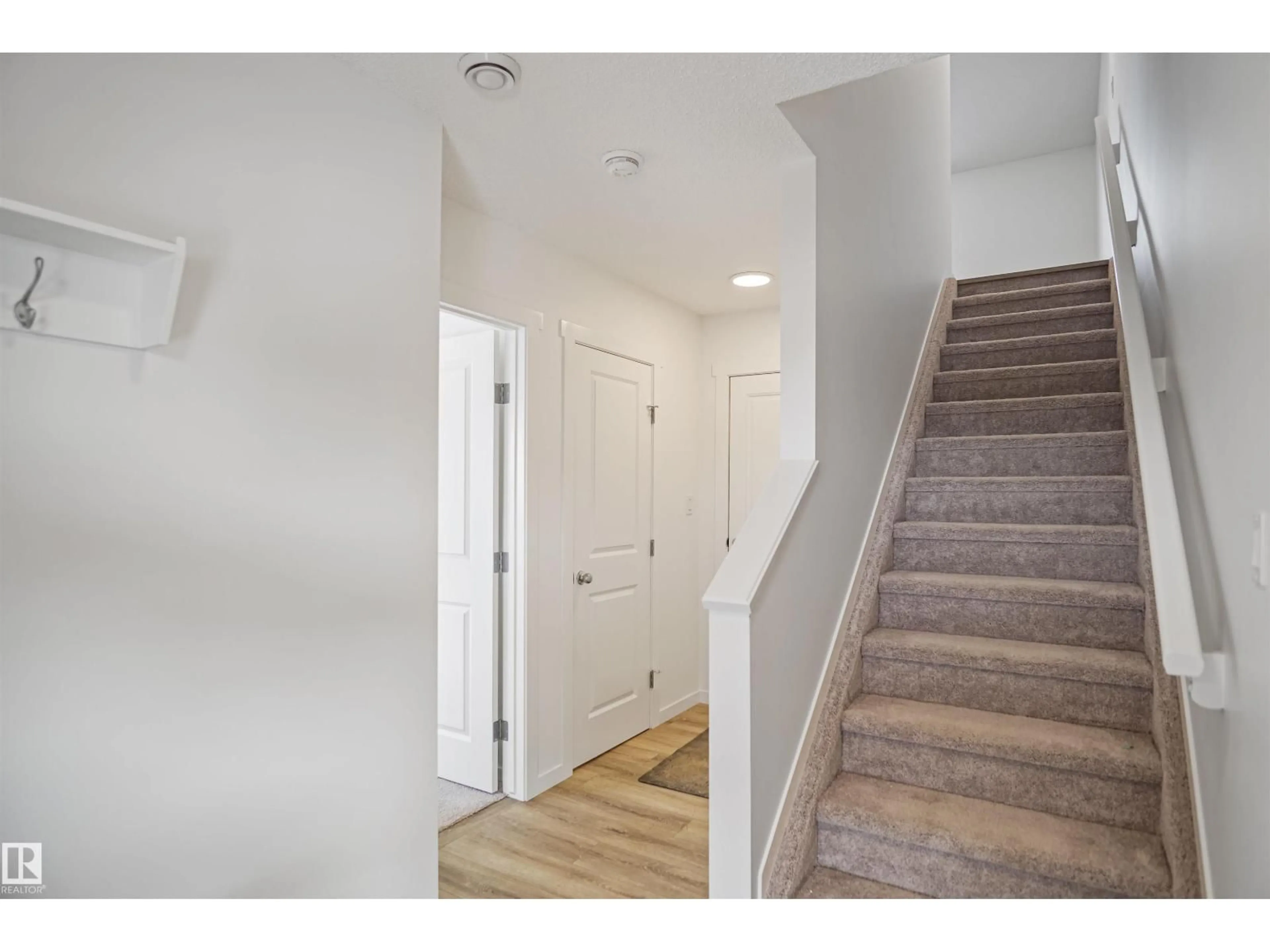 Indoor entryway for 108 FICUS DR, Fort Saskatchewan Alberta T8L0Z6