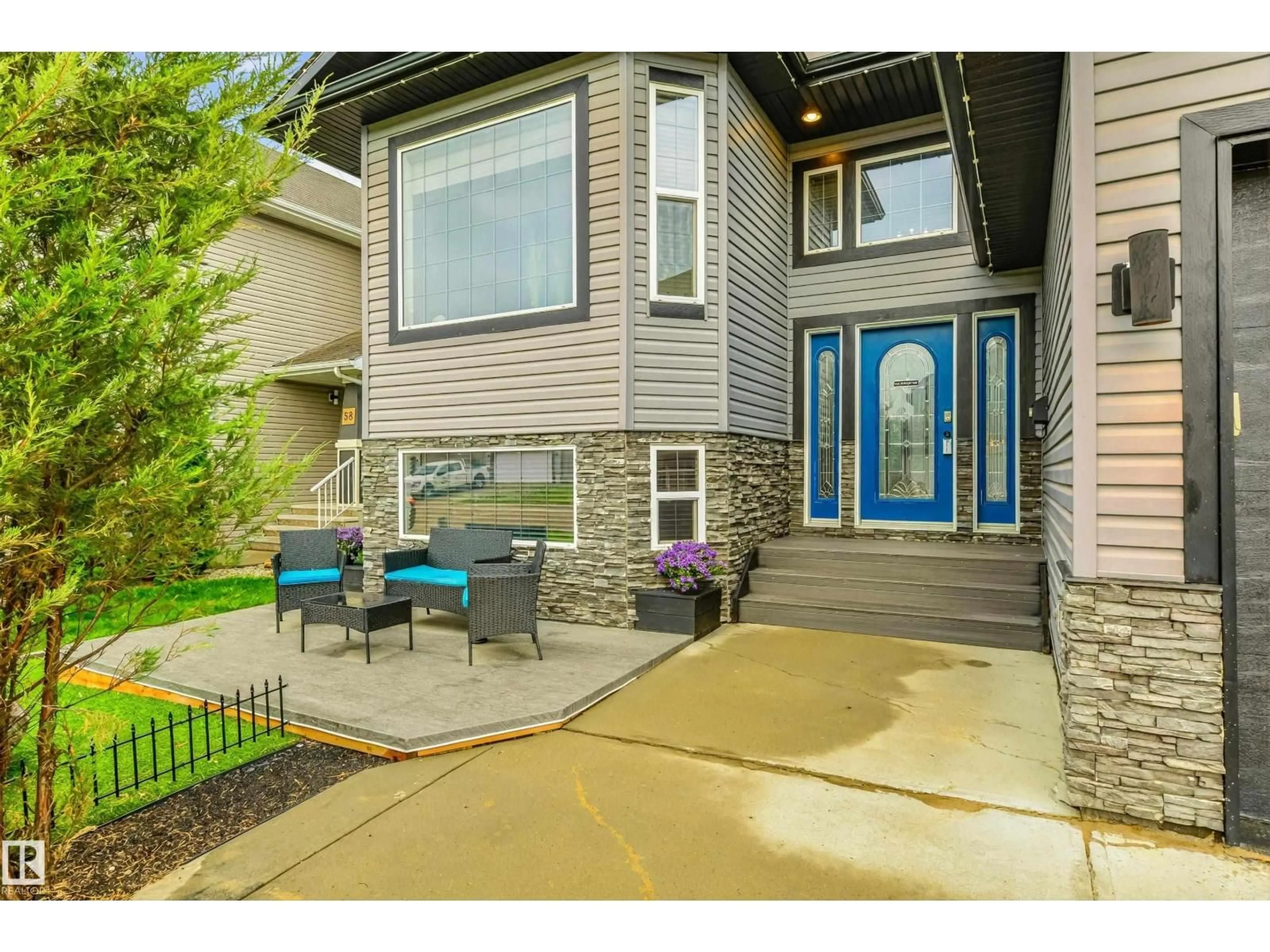 Indoor entryway for 60 HUNTINGTON CR, Spruce Grove Alberta T7X0A9