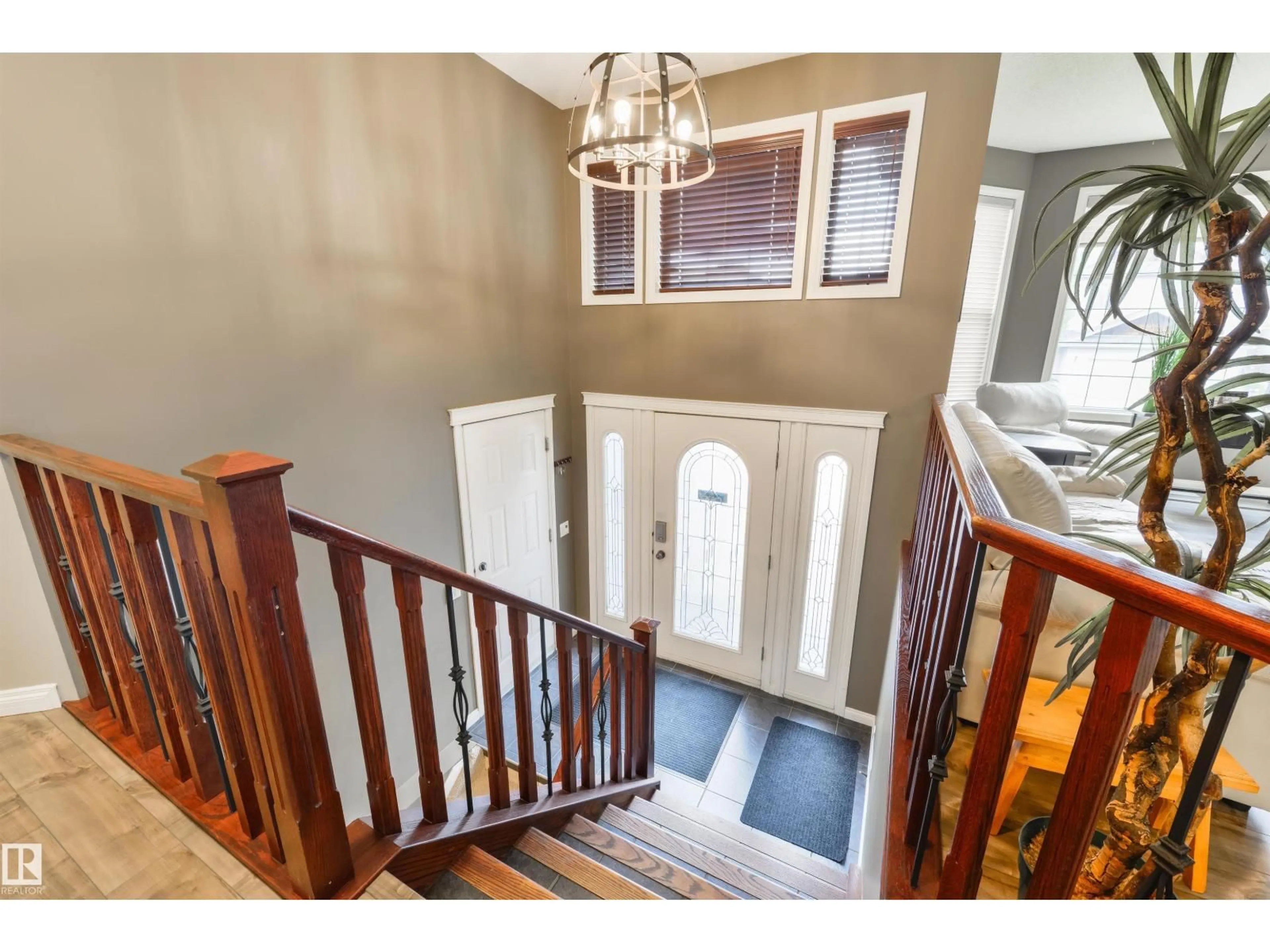 Indoor entryway for 60 HUNTINGTON CR, Spruce Grove Alberta T7X0A9