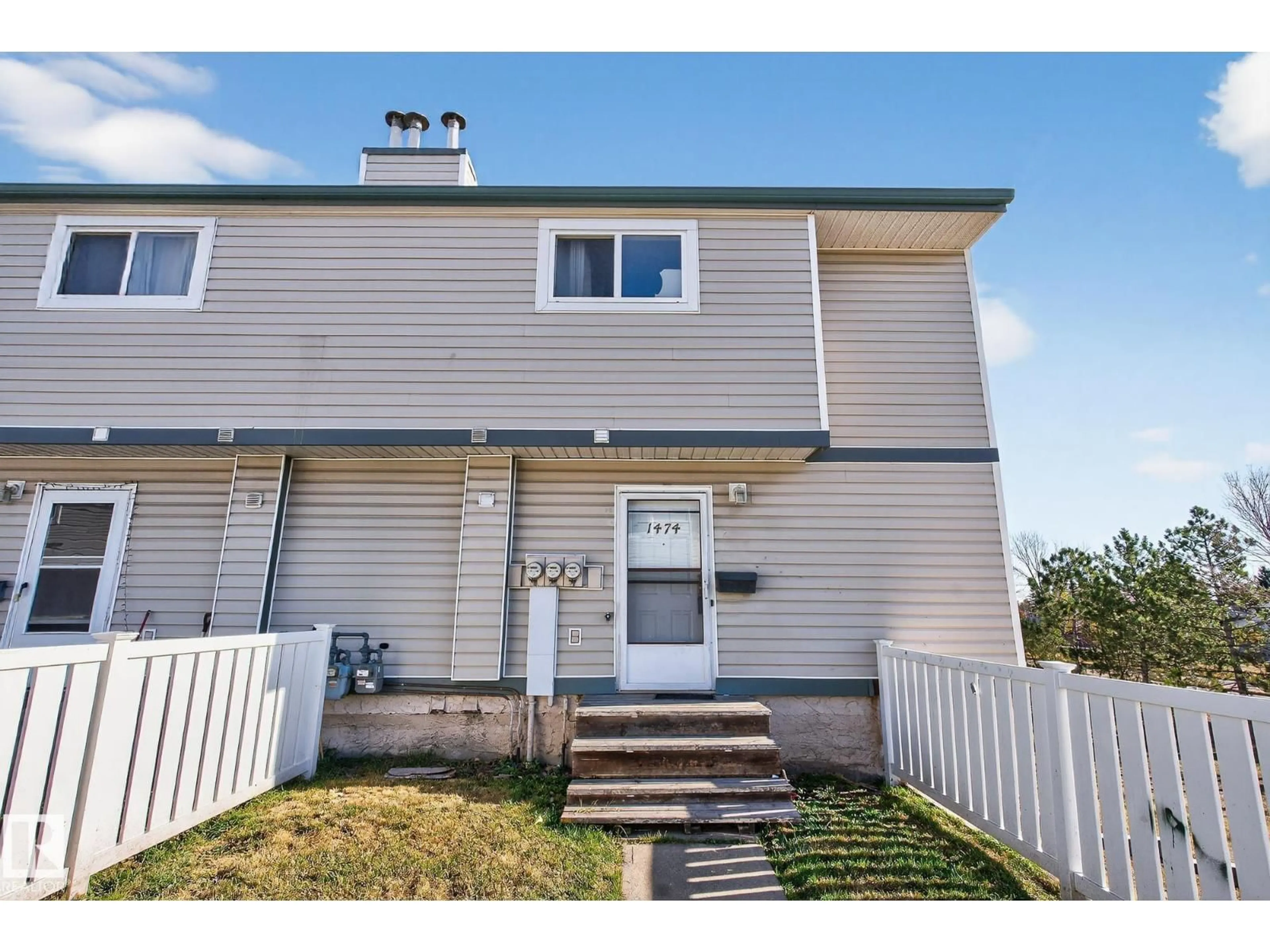 Home with vinyl exterior material, street for 1474 LAKEWOOD RD, Edmonton Alberta T6K3M2