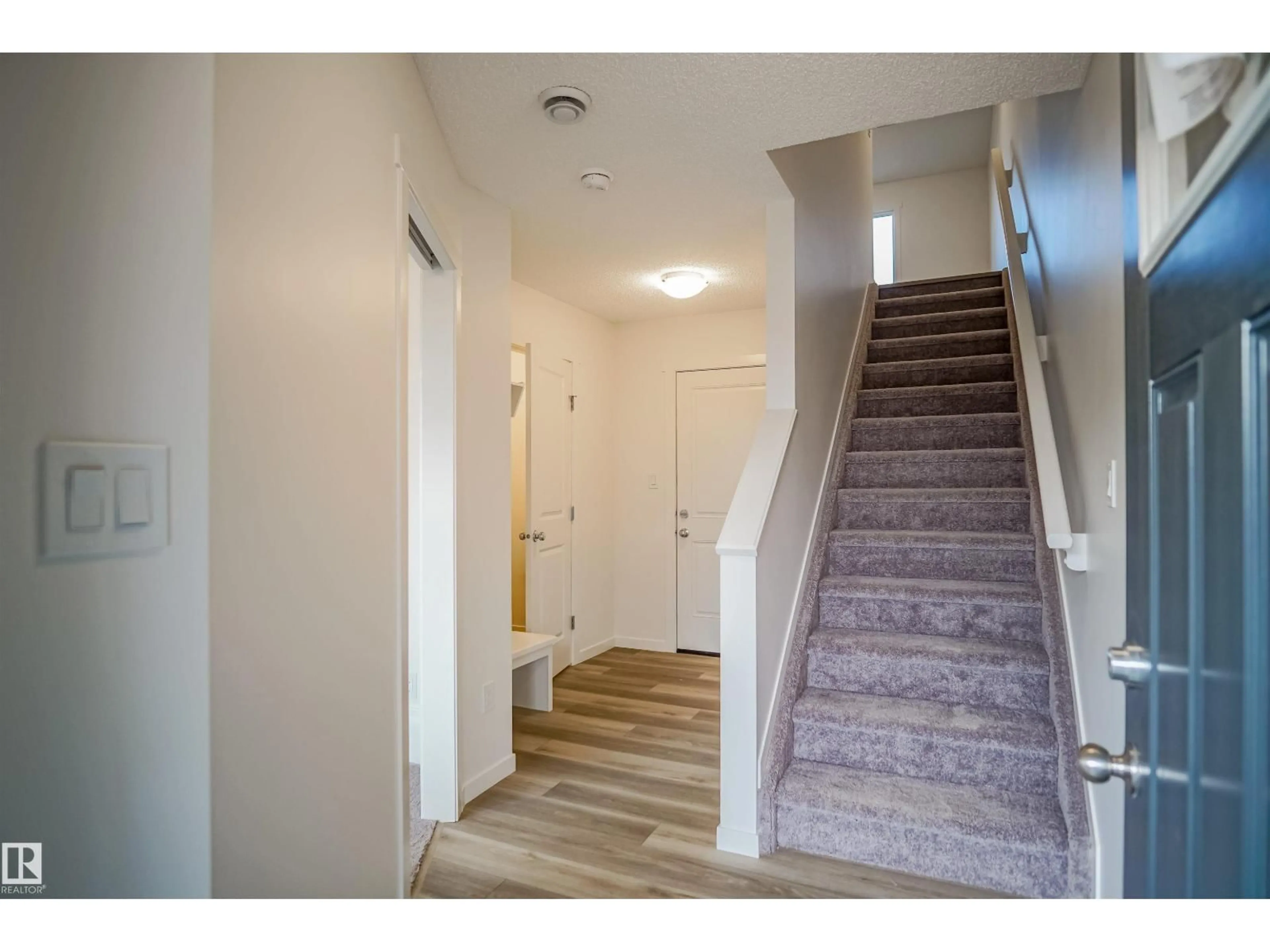 Unknown for 523 ASTER DR, Edmonton Alberta T6T2N8