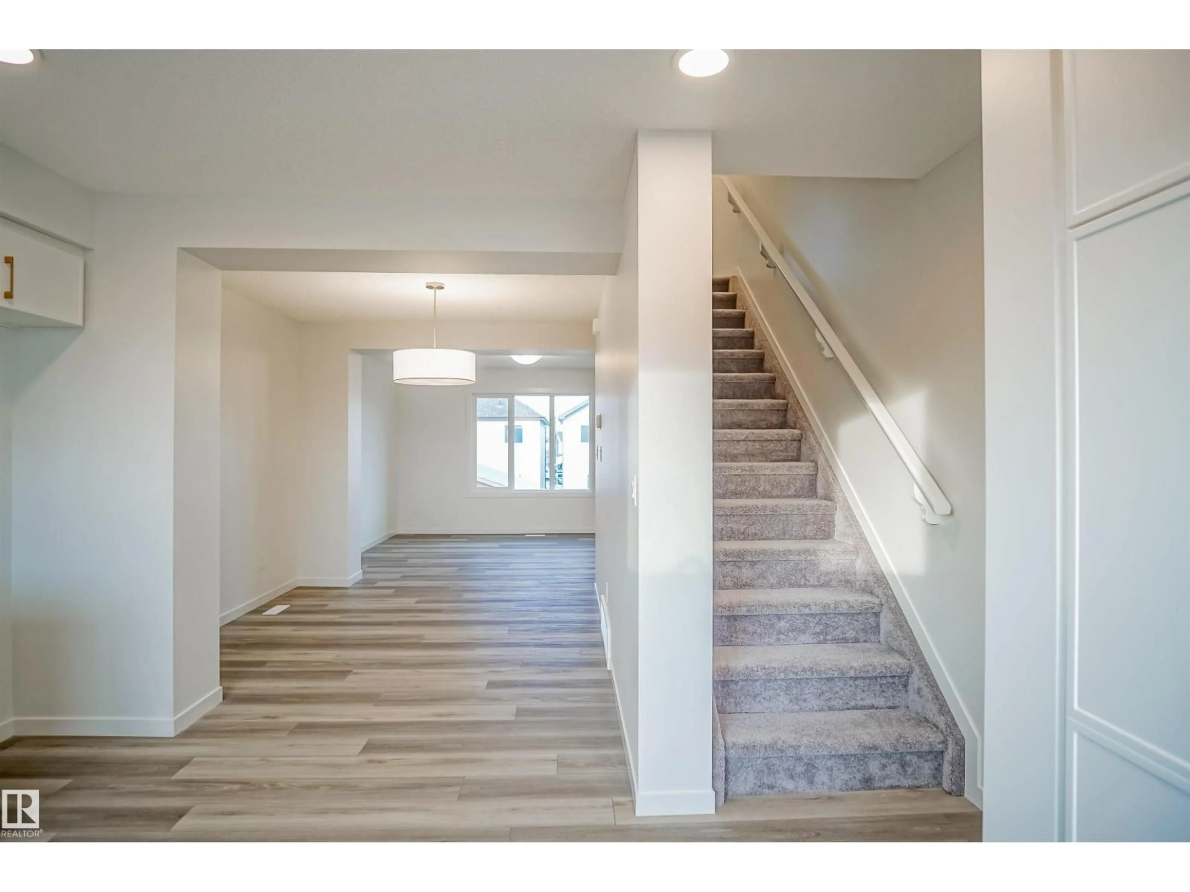 Unknown for 523 ASTER DR, Edmonton Alberta T6T2N8