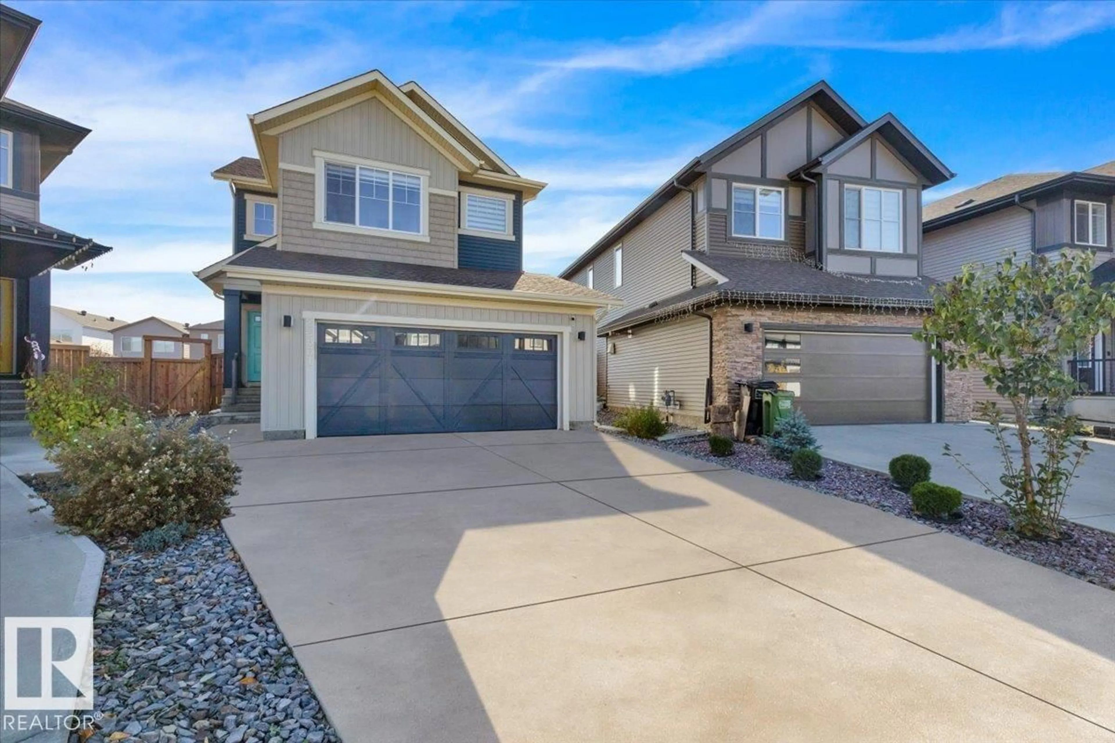 Home with vinyl exterior material, street for 22331 94 AV, Edmonton Alberta T5T7J9