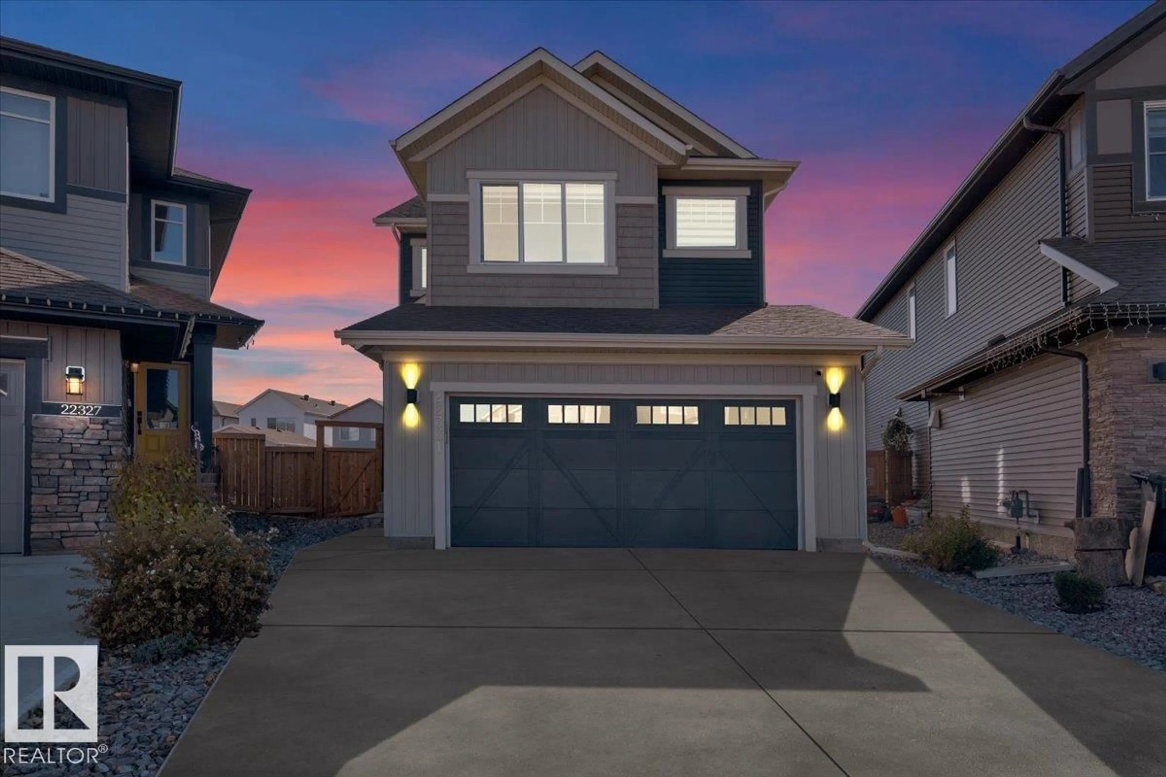 Home with vinyl exterior material, street for 22331 94 AV, Edmonton Alberta T5T7J9
