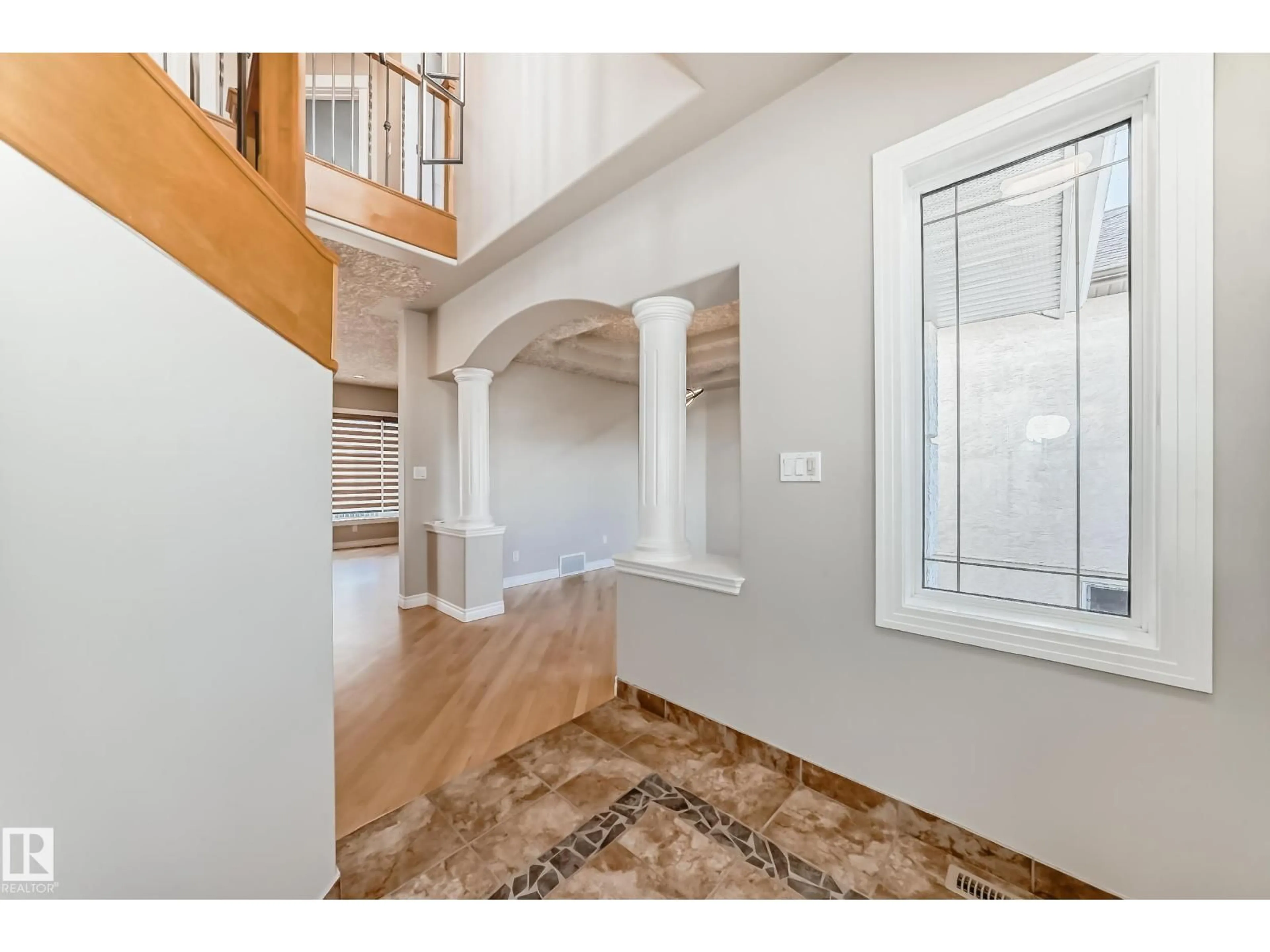 Indoor entryway for 17823 111 ST, Edmonton Alberta T5X6J3