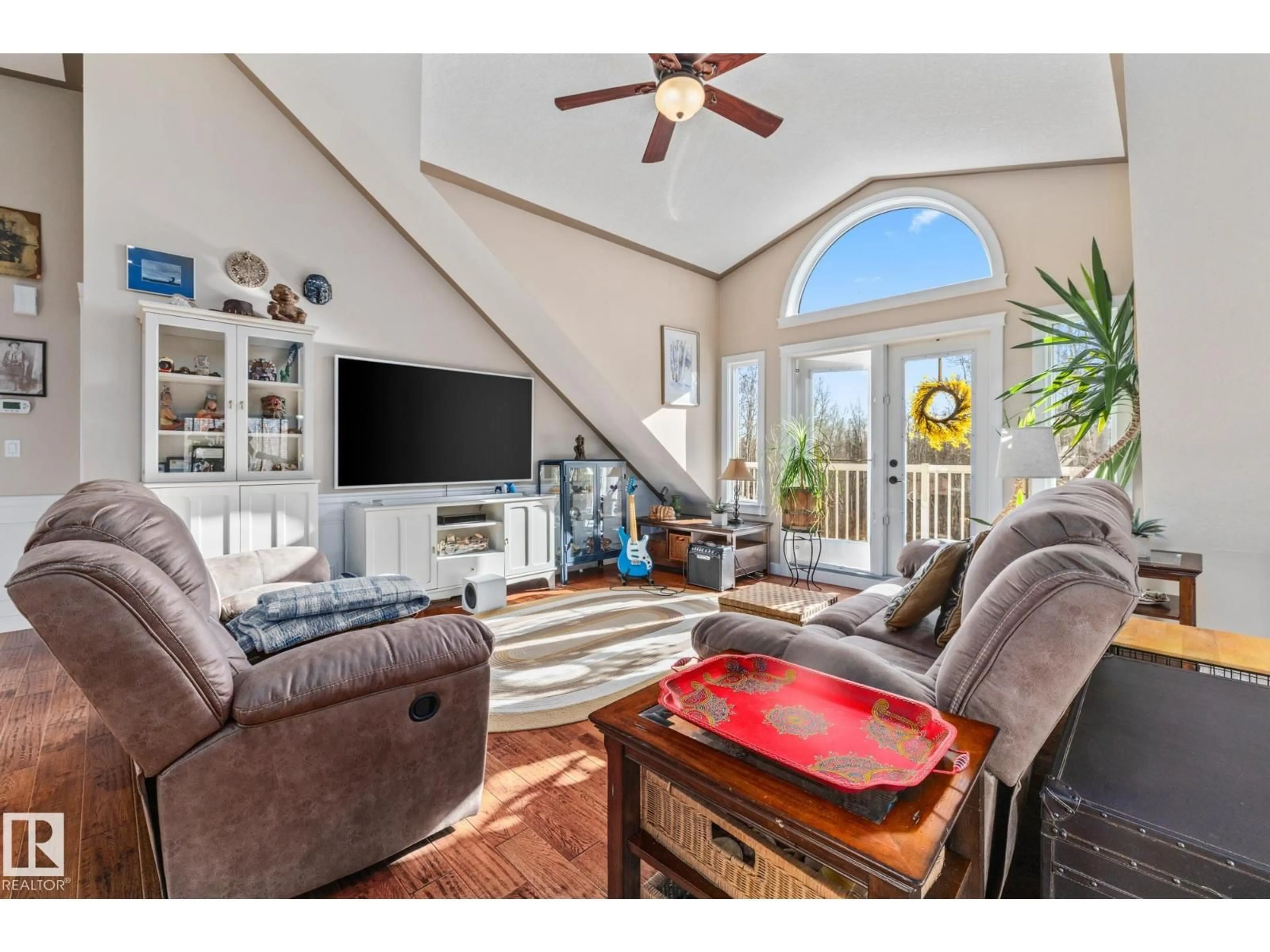 Living room with furniture, unknown for 53320 - 231 RGE ROAD 30, Rural Parkland County Alberta T7Y0E2