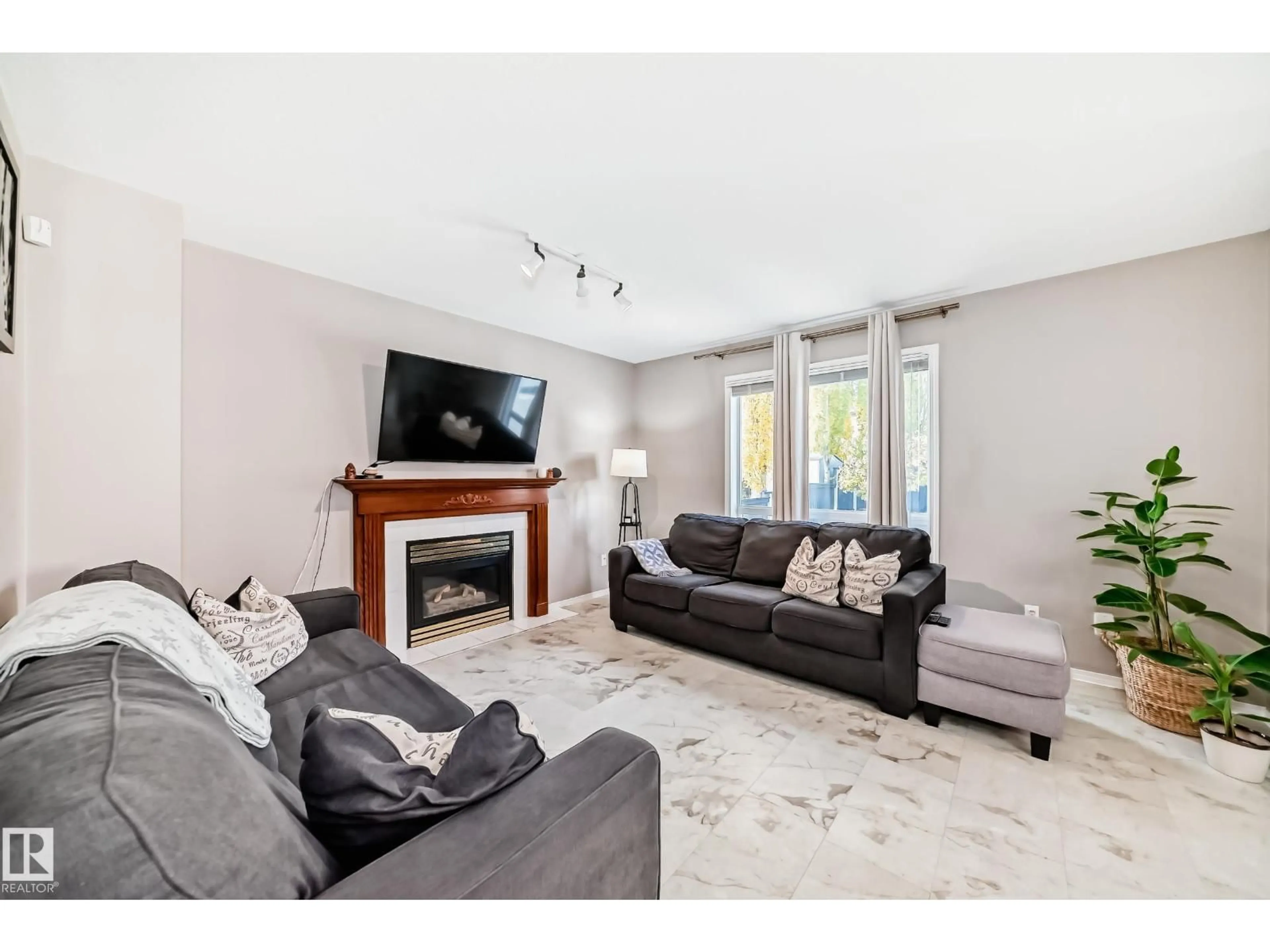 Living room with furniture, unknown for 712 BALFOUR CL, Edmonton Alberta T5T6H7