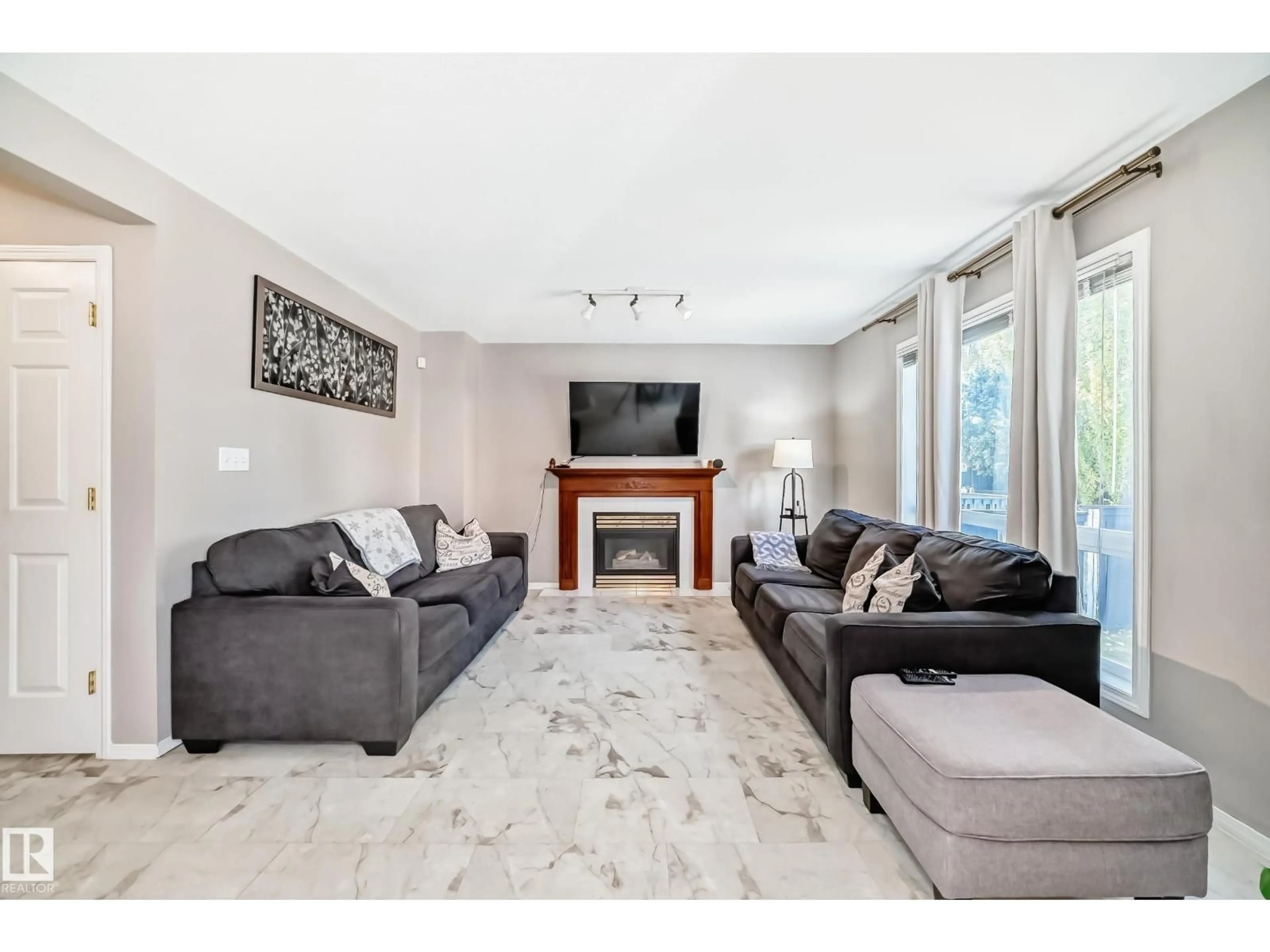Living room with furniture, unknown for 712 BALFOUR CL, Edmonton Alberta T5T6H7
