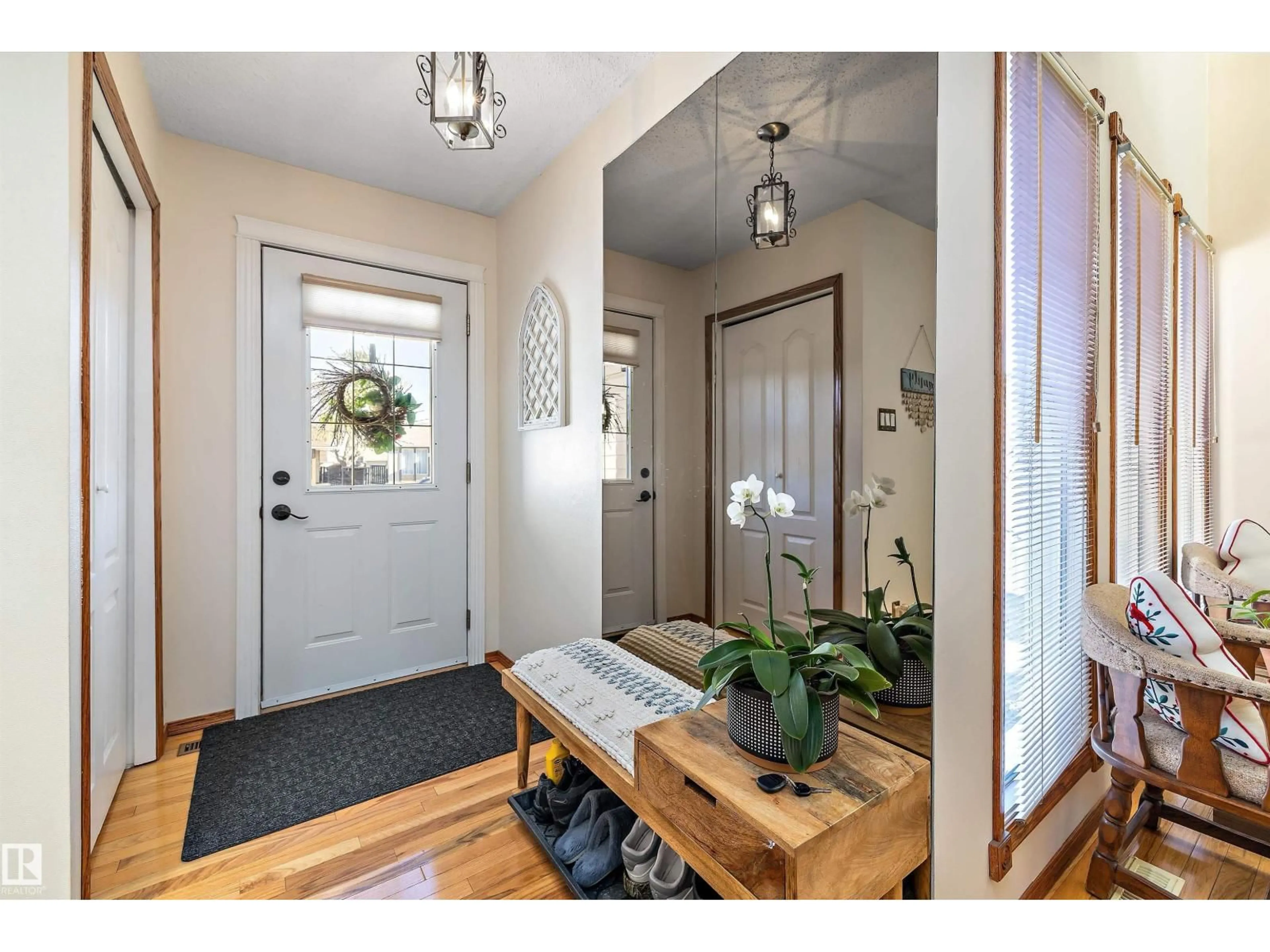 Indoor entryway for 16056 123 ST, Edmonton Alberta T5X2W5