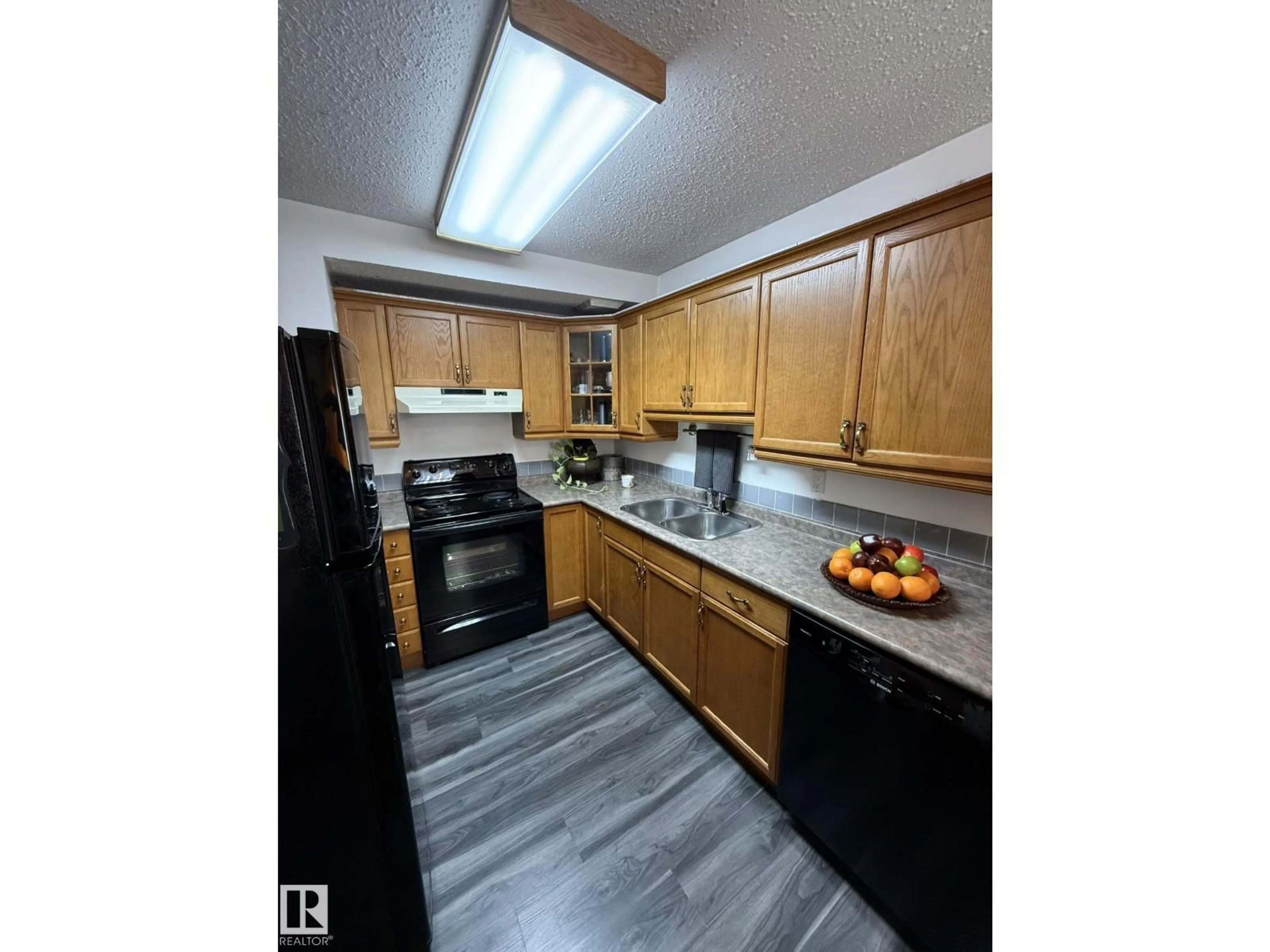 Standard kitchen, unknown for 3127 109 ST, Edmonton Alberta T6J3E6