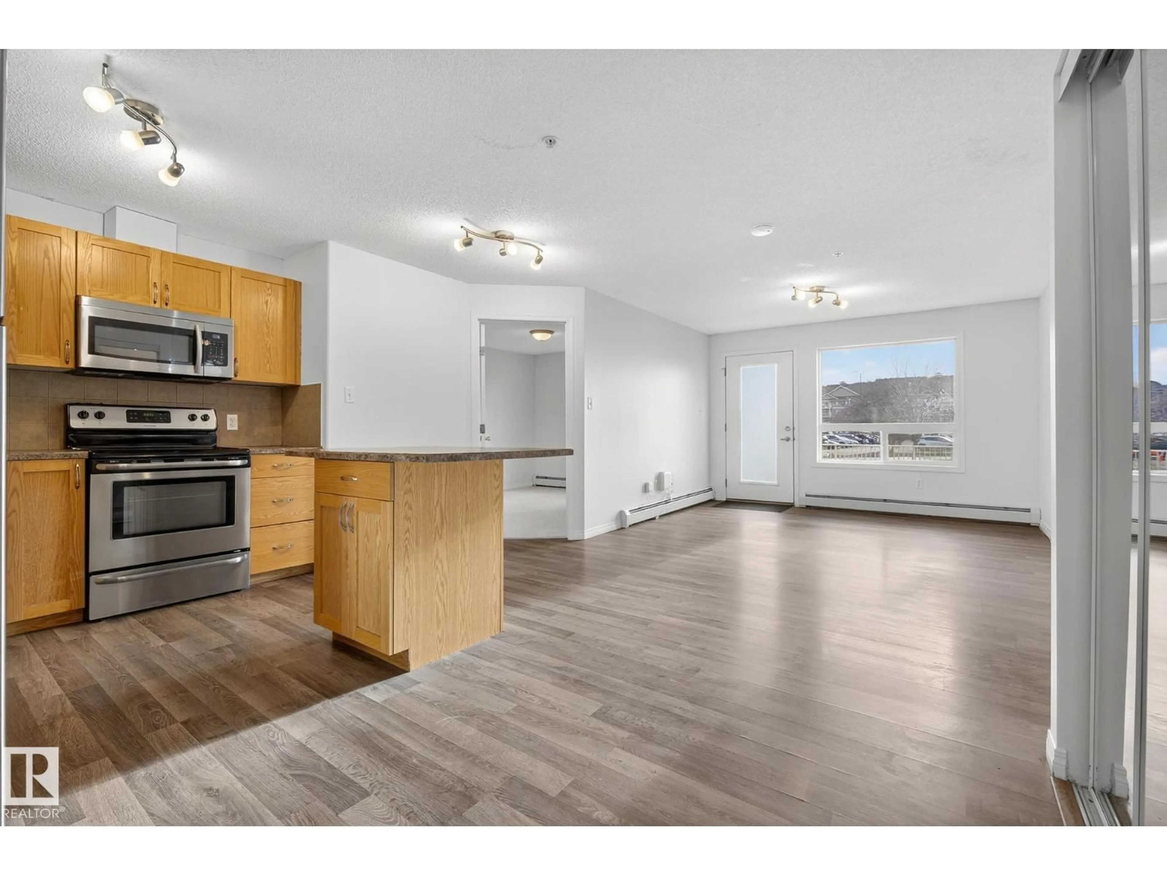 Open concept kitchen, wood/laminate floor for 1124 CLAREVIEW STATION DR, Edmonton Alberta T5Y0E6