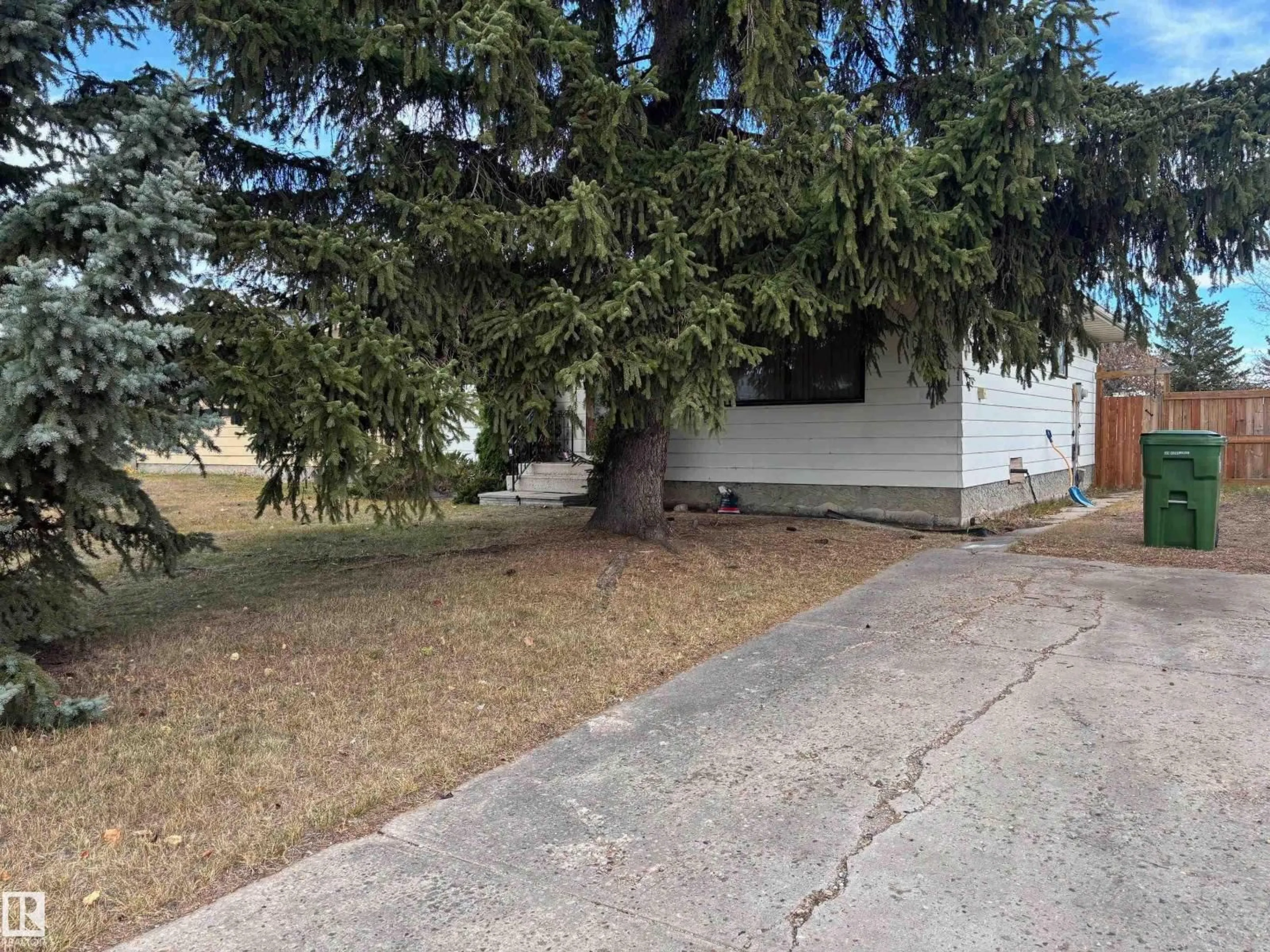 Unknown for 120 GRANDIN DR, Morinville Alberta T8R1H5