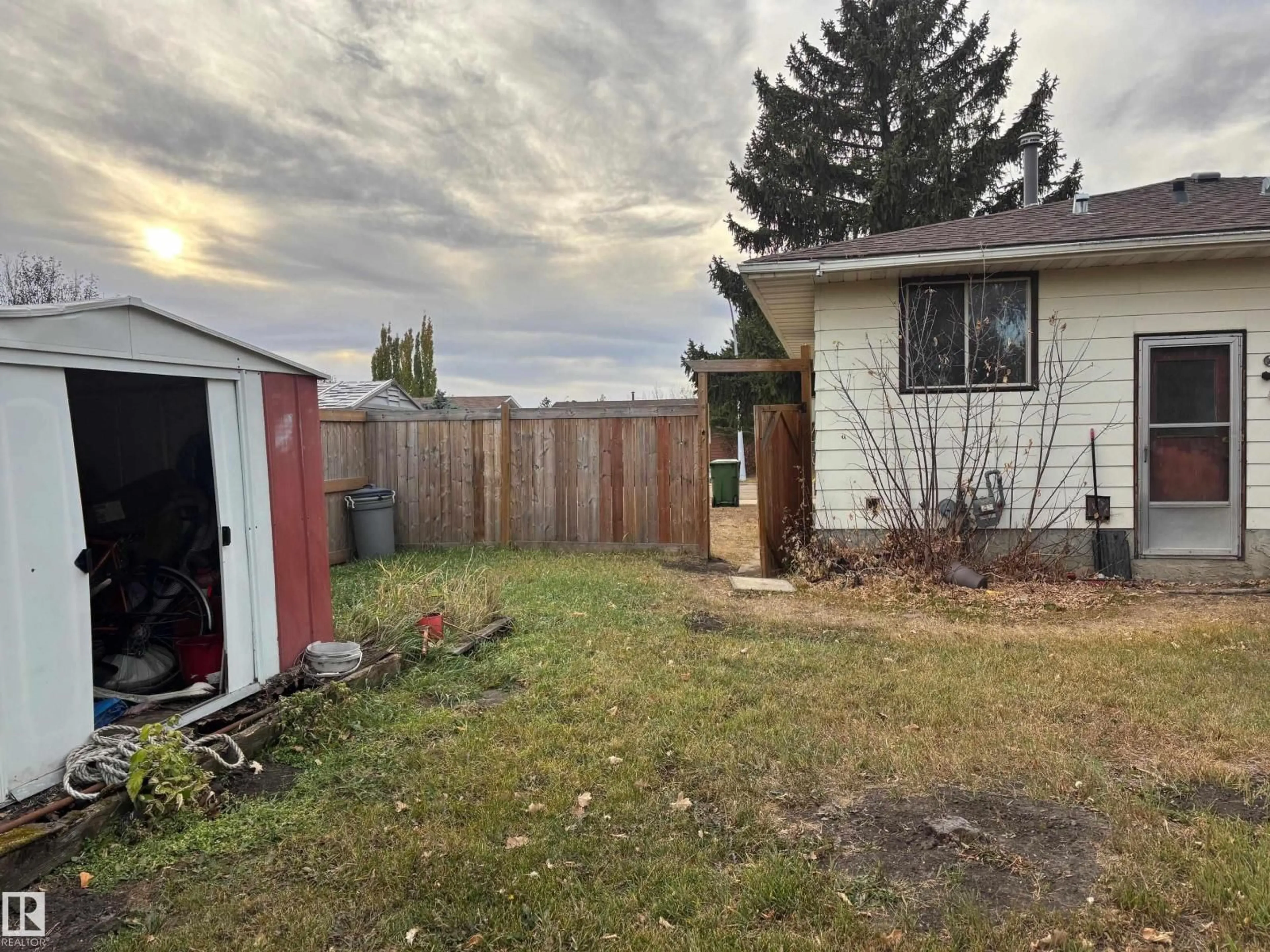 A pic from outside/outdoor area/front of a property/back of a property/a pic from drone, unknown for 120 GRANDIN DR, Morinville Alberta T8R1H5