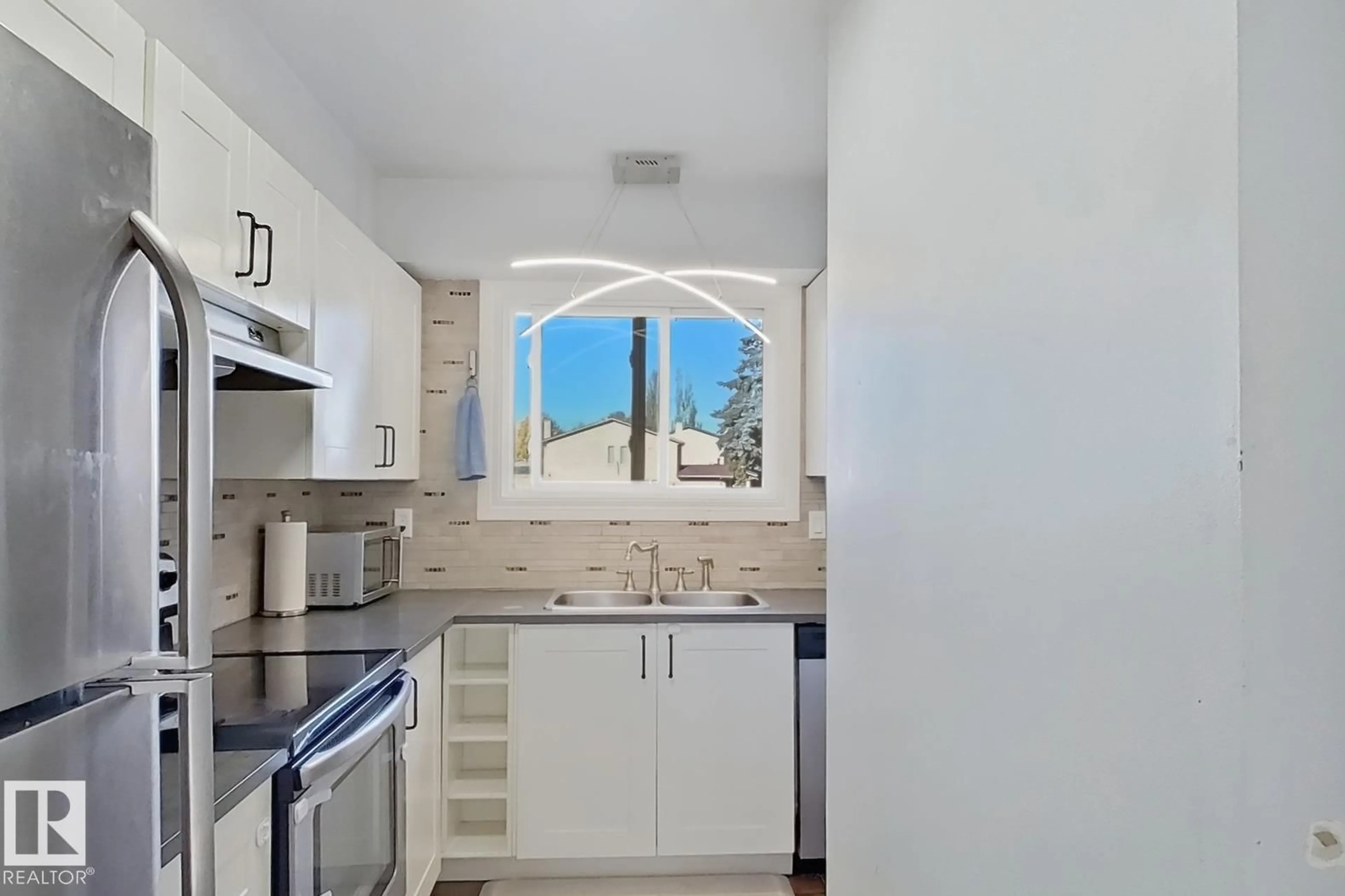 Standard kitchen, ceramic/tile floor for 3605 30 AV, Edmonton Alberta T6L5H5