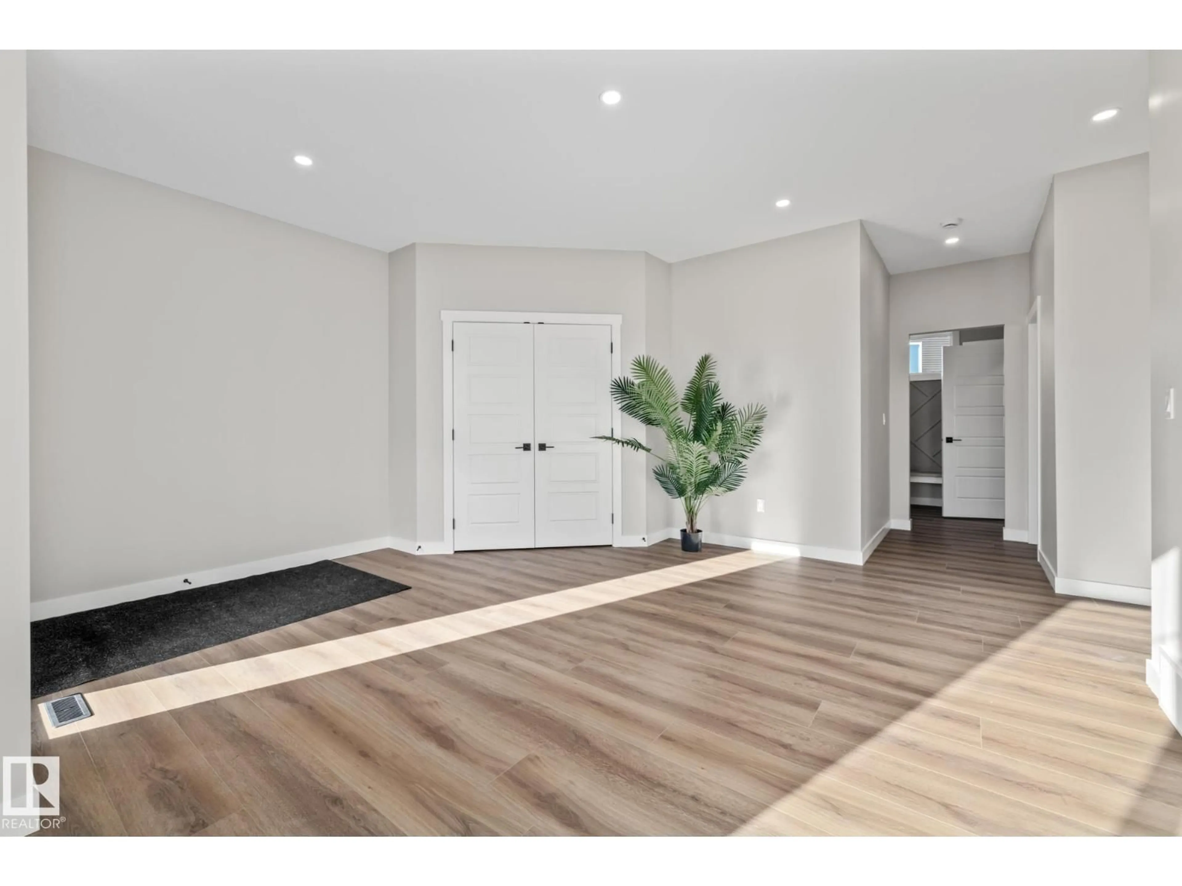 Indoor entryway for 671 KING ST, Spruce Grove Alberta T7X4P7