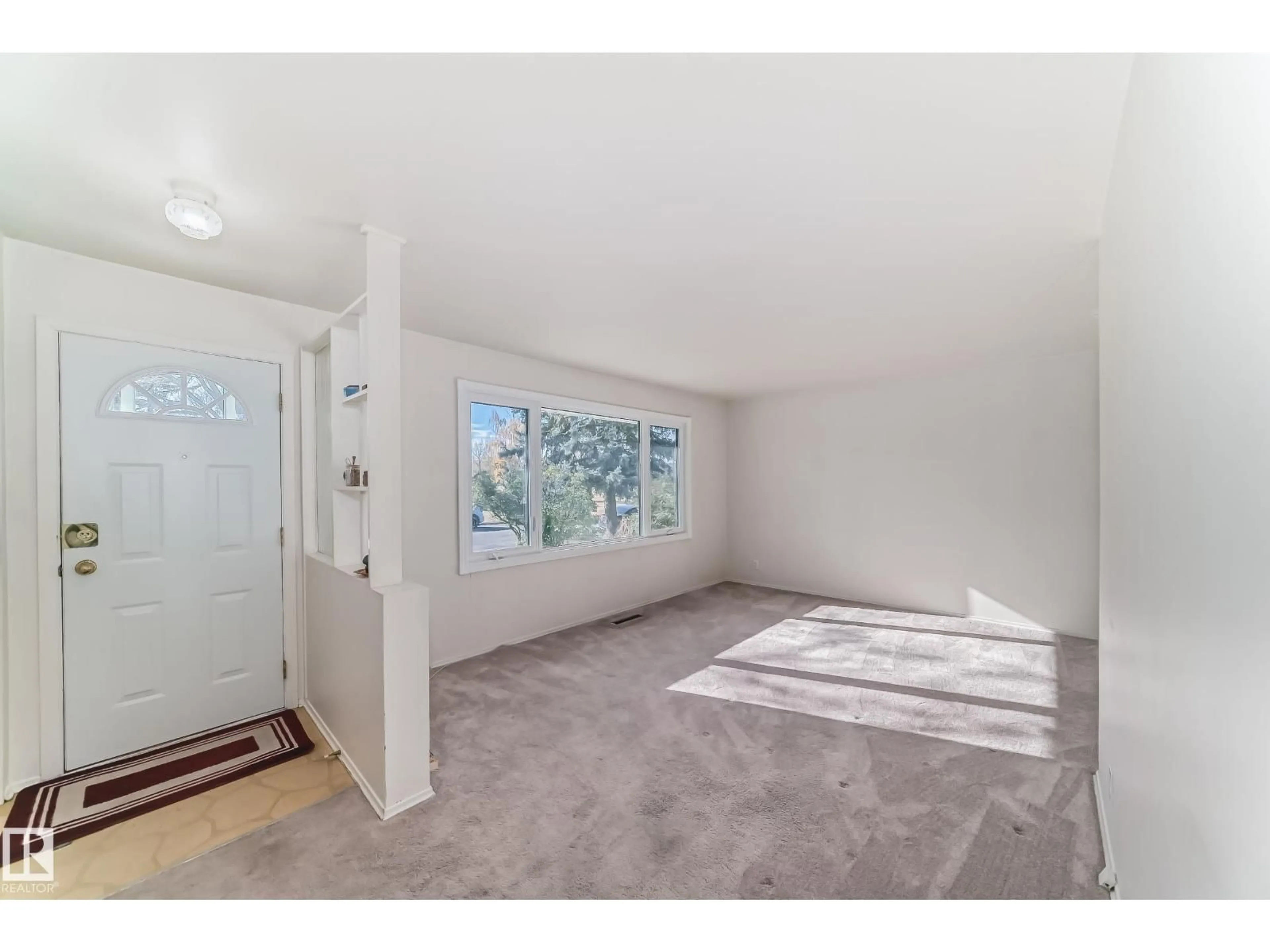 Indoor entryway for 15620 81 AV, Edmonton Alberta T5R3P4