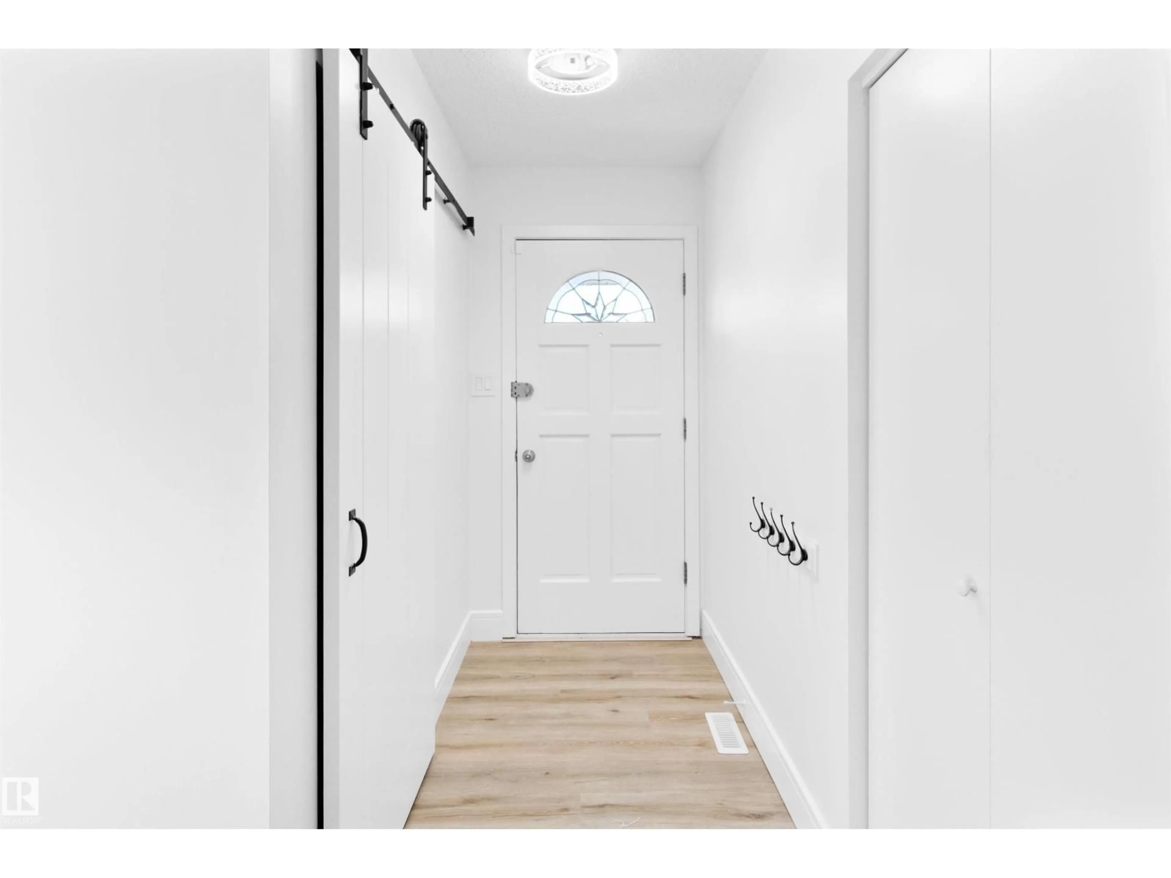 Indoor entryway for NW - 3427 78 ST, Edmonton Alberta T6K0E1