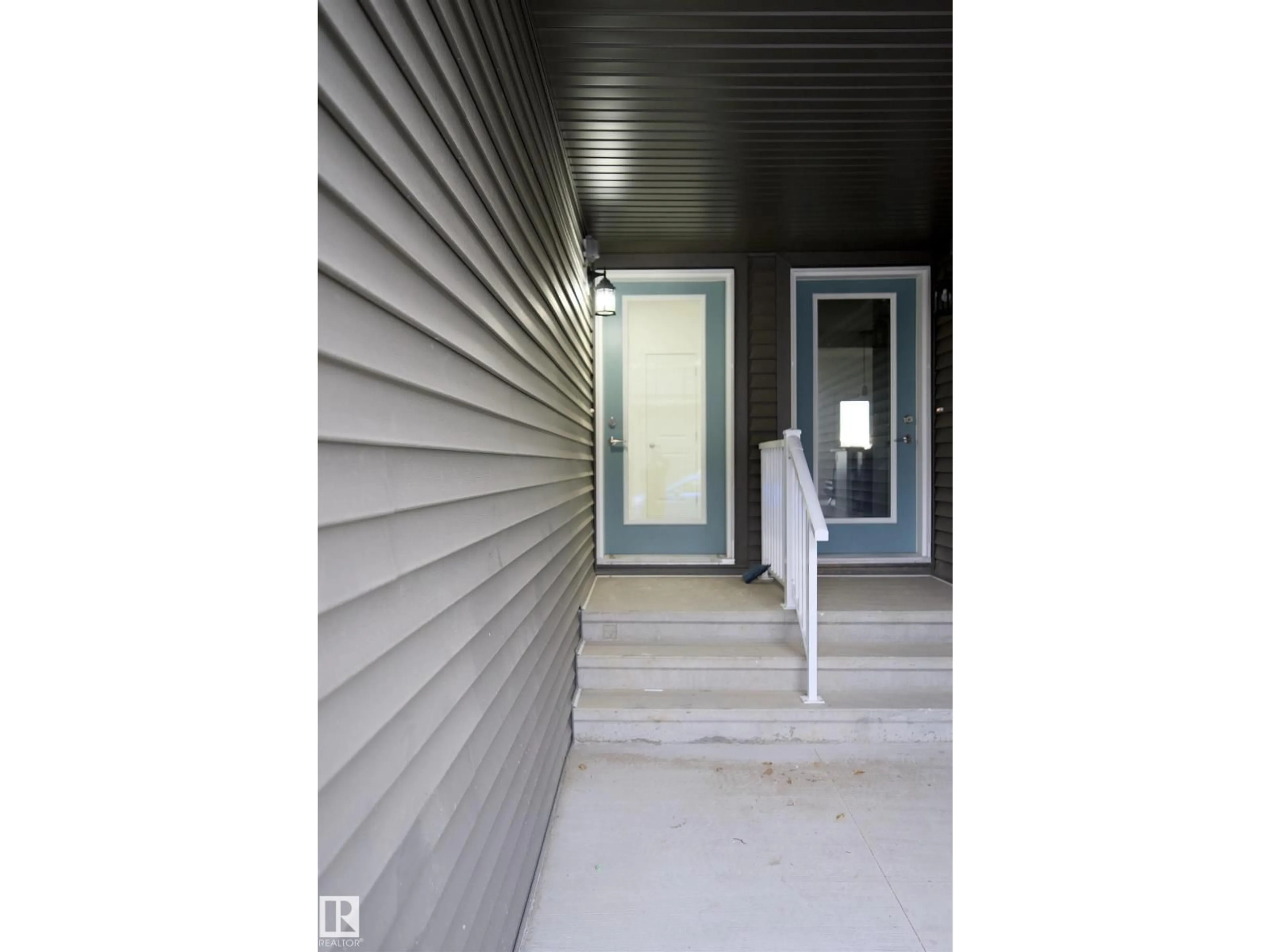 Indoor entryway for #21 - 2719 66 STREET, Edmonton Alberta T6X1A3