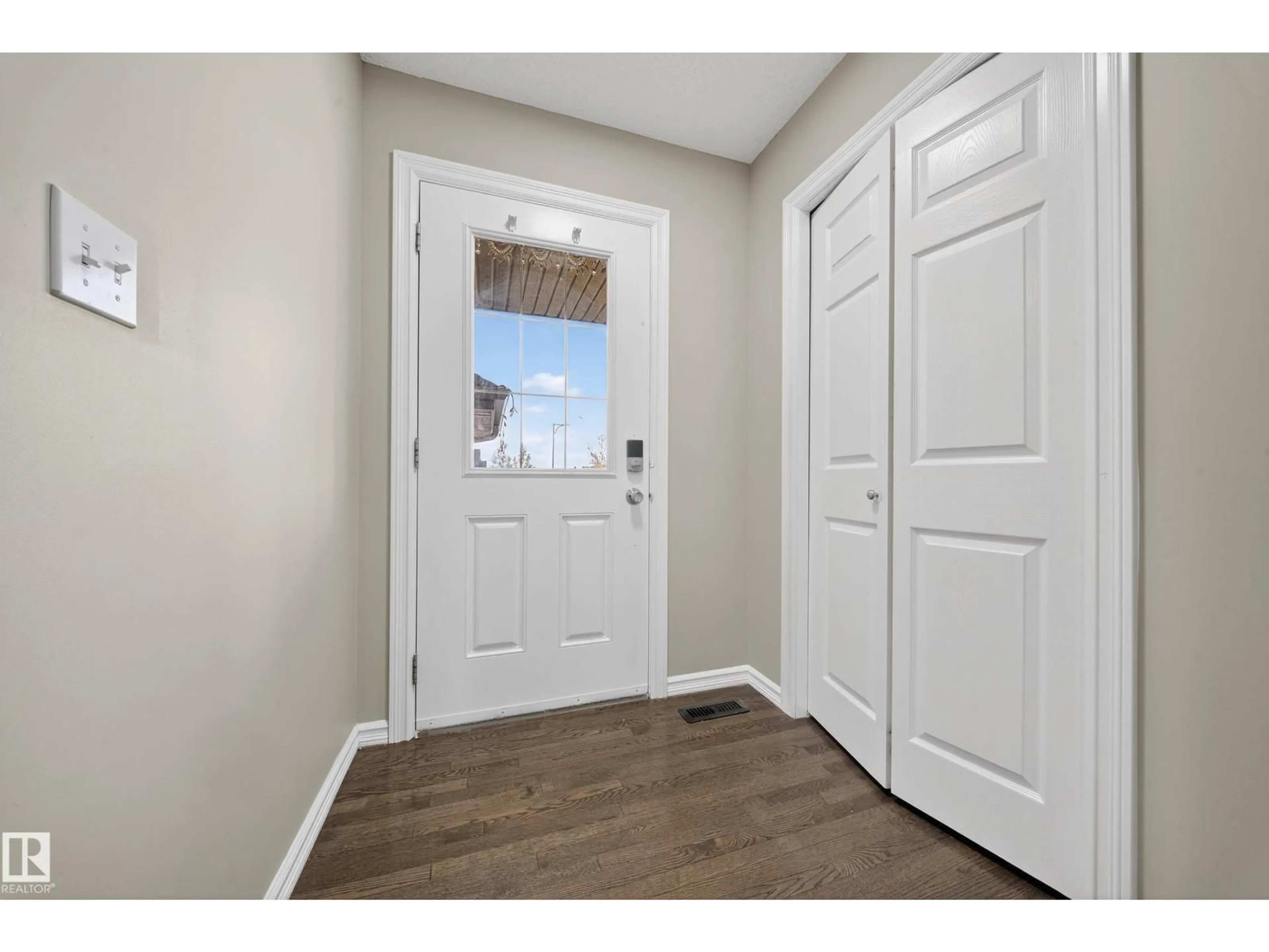 Indoor entryway for NW - 1827 28 ST, Edmonton Alberta T6T0N8