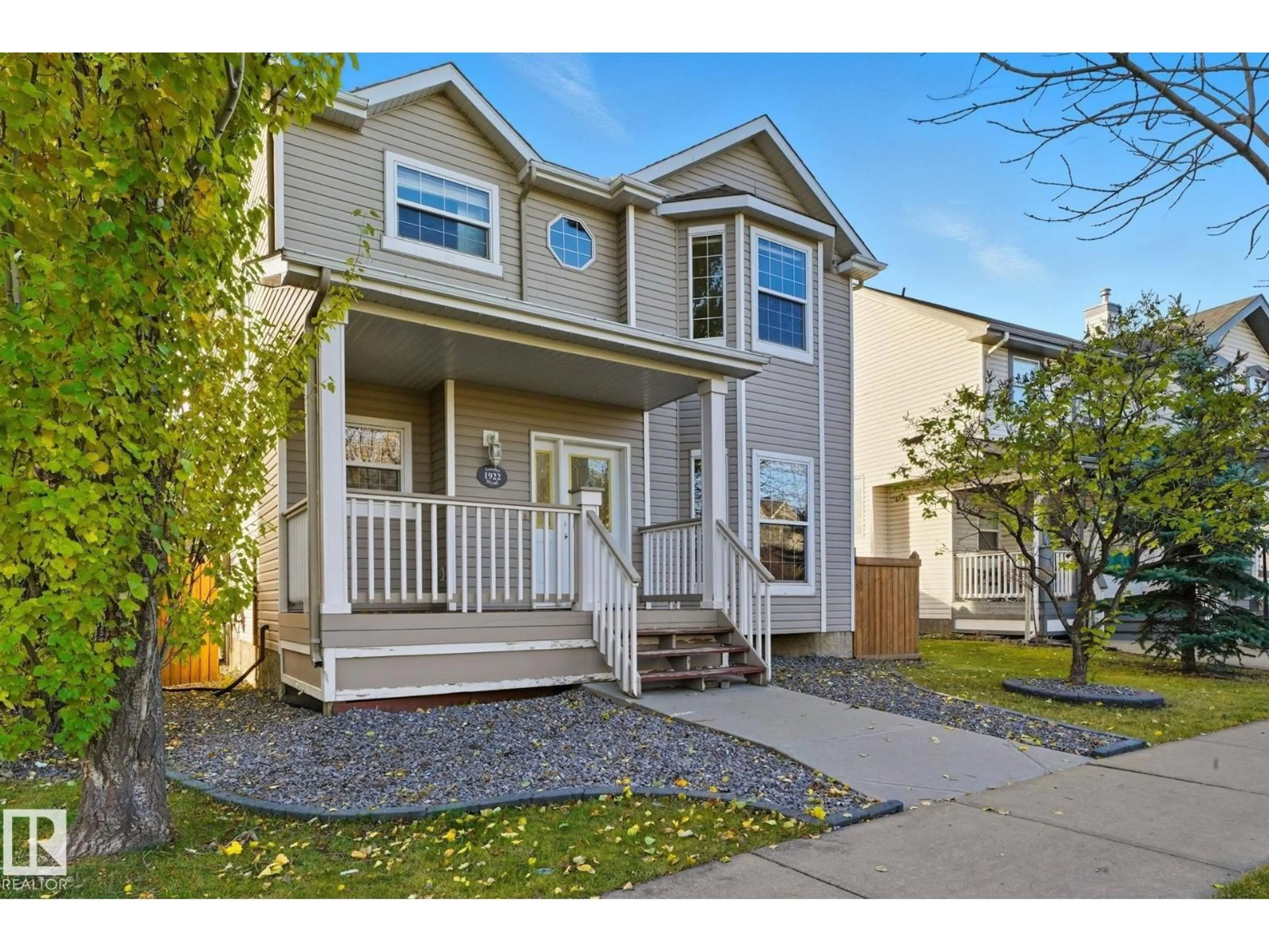 Home with vinyl exterior material, street for 1922 TANNER WD, Edmonton Alberta T6R2S5