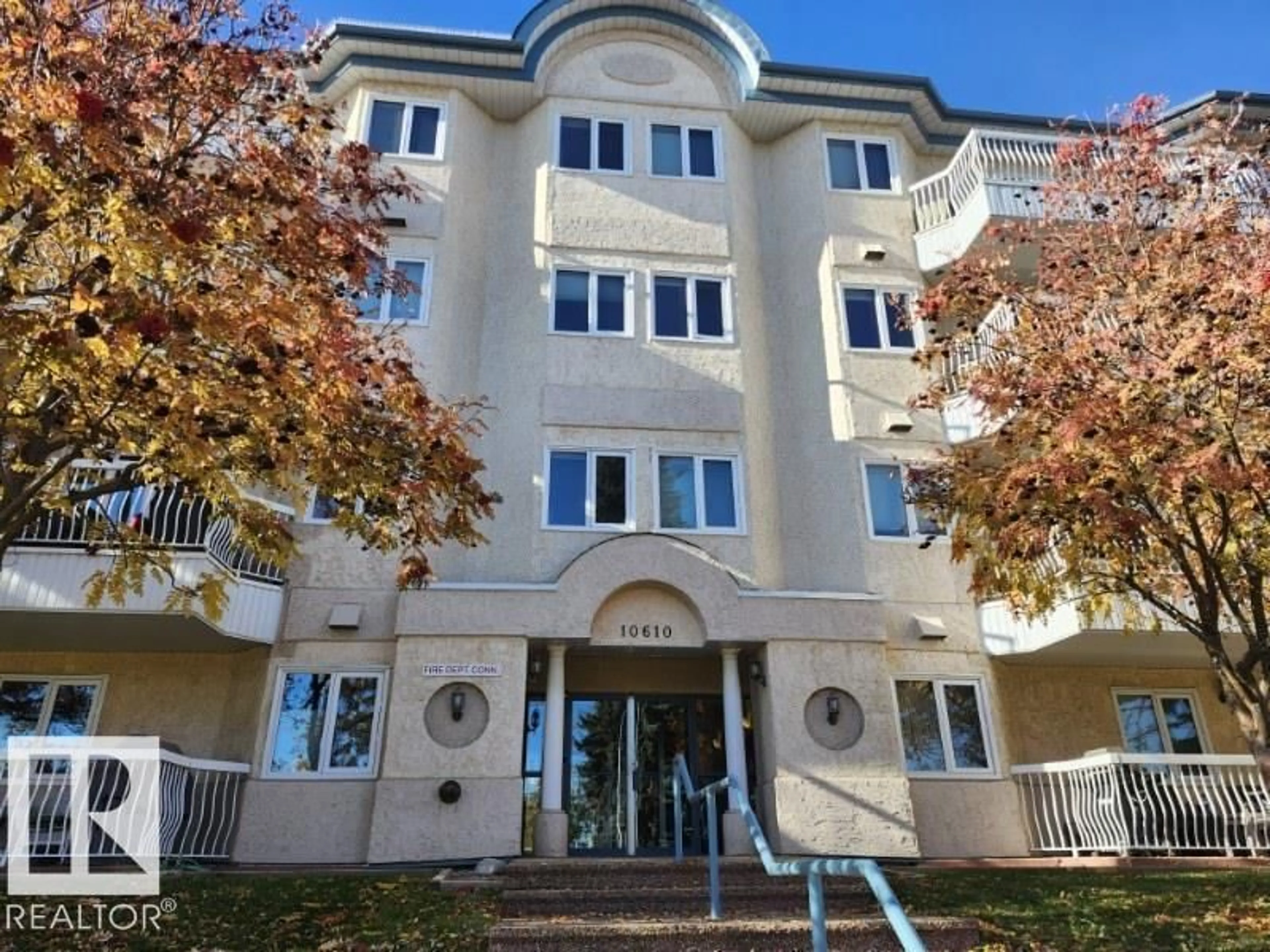 Indoor foyer for #110 - 10610 76 ST, Edmonton Alberta T6A3Y9