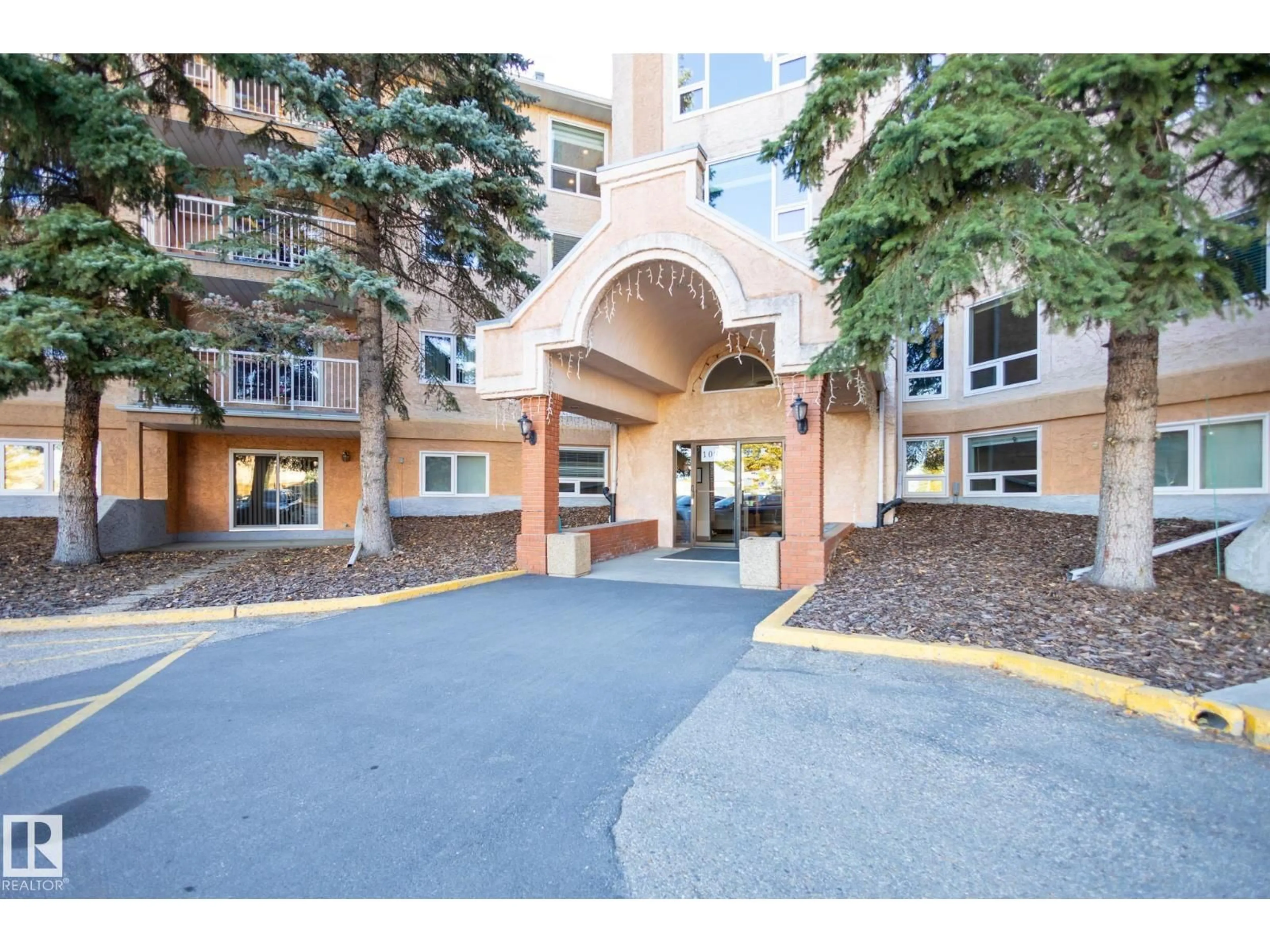 Indoor foyer for #404 - 10935 21 AV, Edmonton Alberta T6J6R3